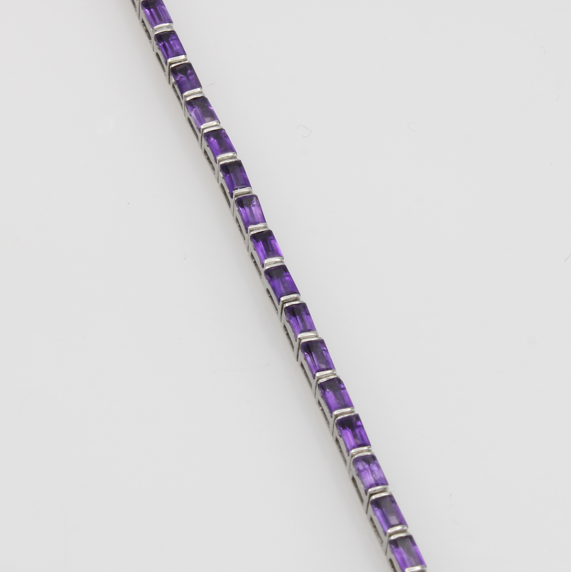Image 27108432 - Armband mit Amethysten, 925er Silber, Amethystbaguettes zus. ca. 4.70 ct, Kastenschl. m. ...