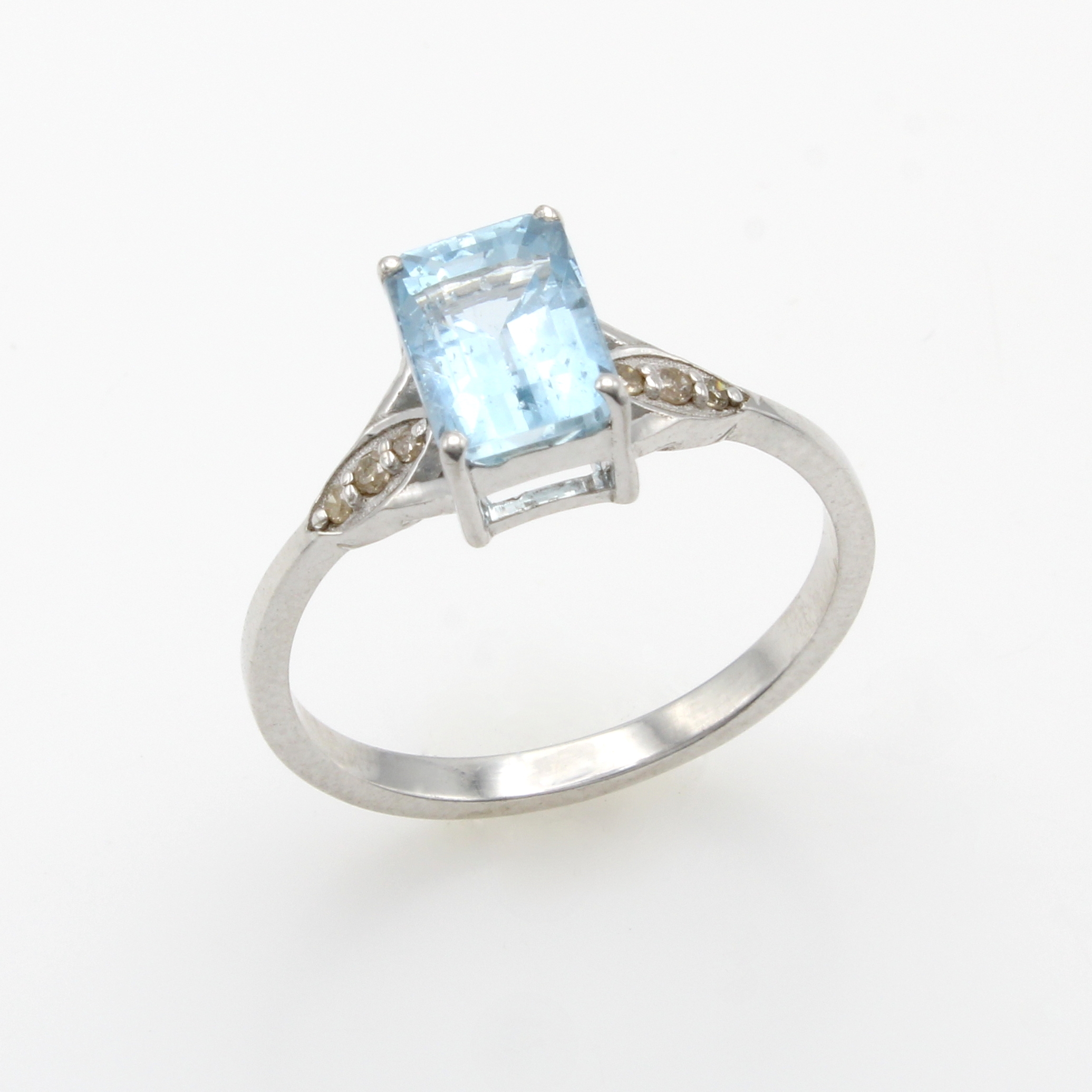 Image 27108444 - Ring mit Aquamarin und Diamanten, 925er Silber, achteck. Aquamarin ca. 1.70 ct, Diam. ...
