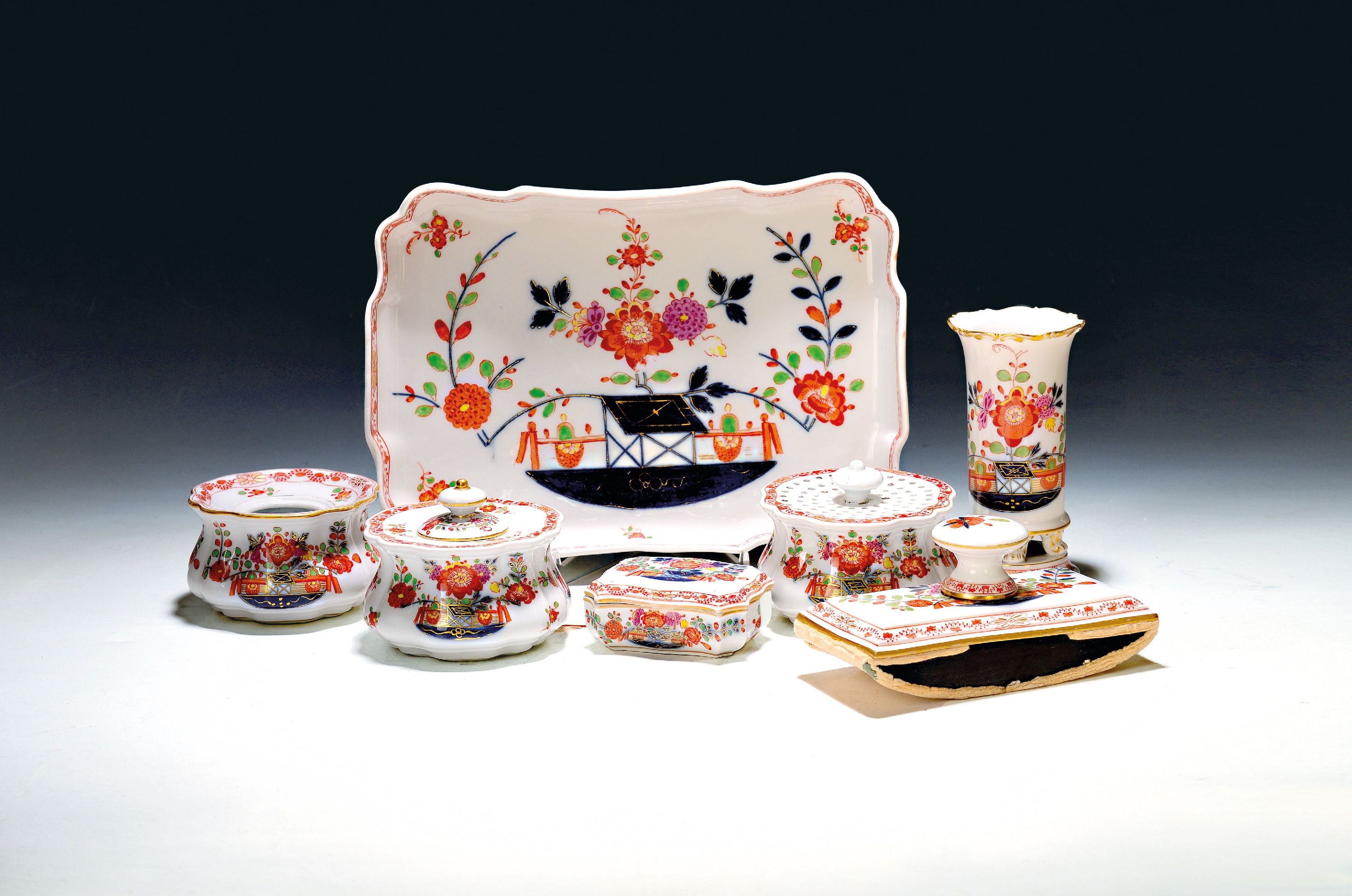 Image 27108473 - 6tlg. Tintenzeug/Schreibtischgarnitur und Zubehör, Meissen, um 1860/70, Knaufschwerter ...