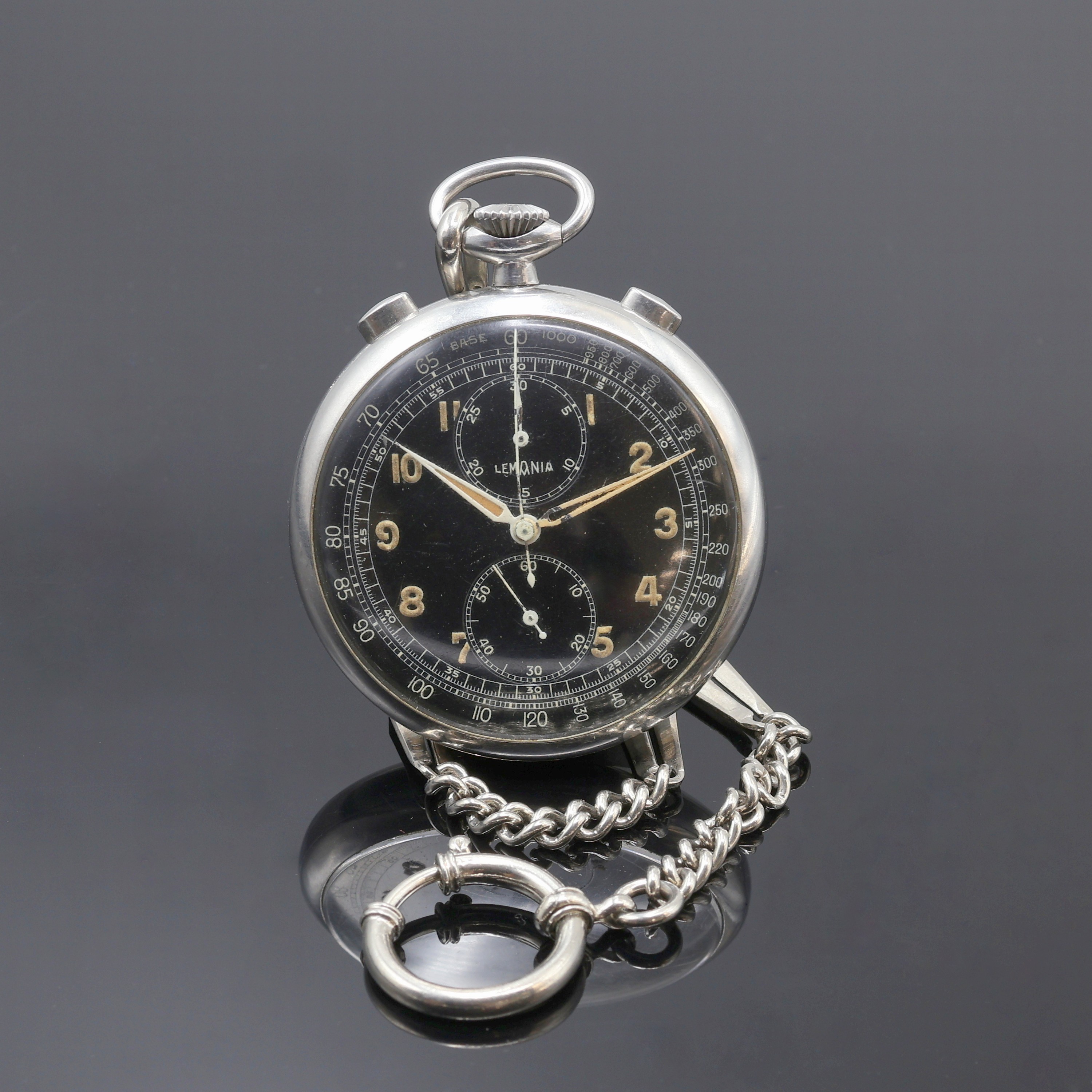 Image 27108477 - LEMANIA offene Taschenuhr mit Schaltradchronograph in Stahl an Kette, Schweiz 1940er ...