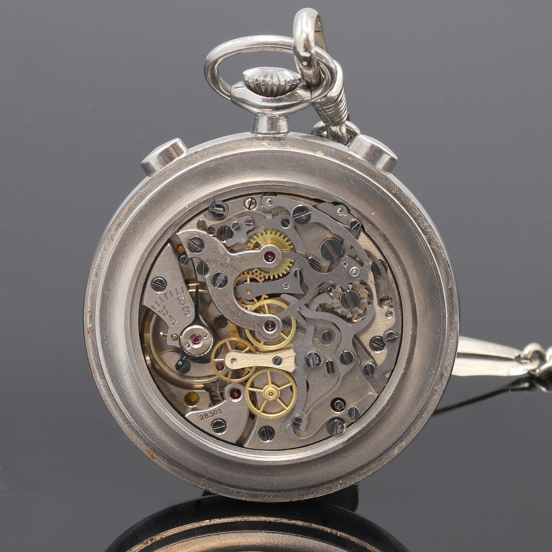Detail c: LEMANIA offene Taschenuhr mit Schaltradchronograph in Stahl an Kette, Schweiz 1940er Jahre, Boden u. Glasrand aufgedr., schwarzes Zifferbl. m. arab. ...