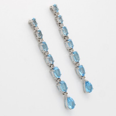 27108416a - Paar Ohrstecker mit Blautopasen und Diamanten, 925er Silber, ovale u. tropfenförm. ...