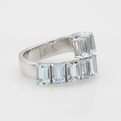 27108428b - Ring mit Aquamarinen, 925er Silber, Ringschiene versetzt gearb., achteck. Aquamarine ...