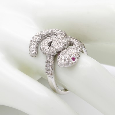 27108449a - Ring ´Schlange´ mit Diamanten und Rubinen, 925er Silber, 2 fac. Rubine als Augen zus. ...