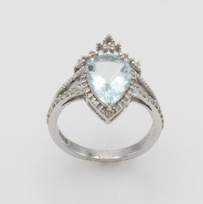 27108451a - Ring mit Aquamarin und Diamanten, 925er Silber, z.T. gerieft, Aquamarintropfen ca. 2.45 ...