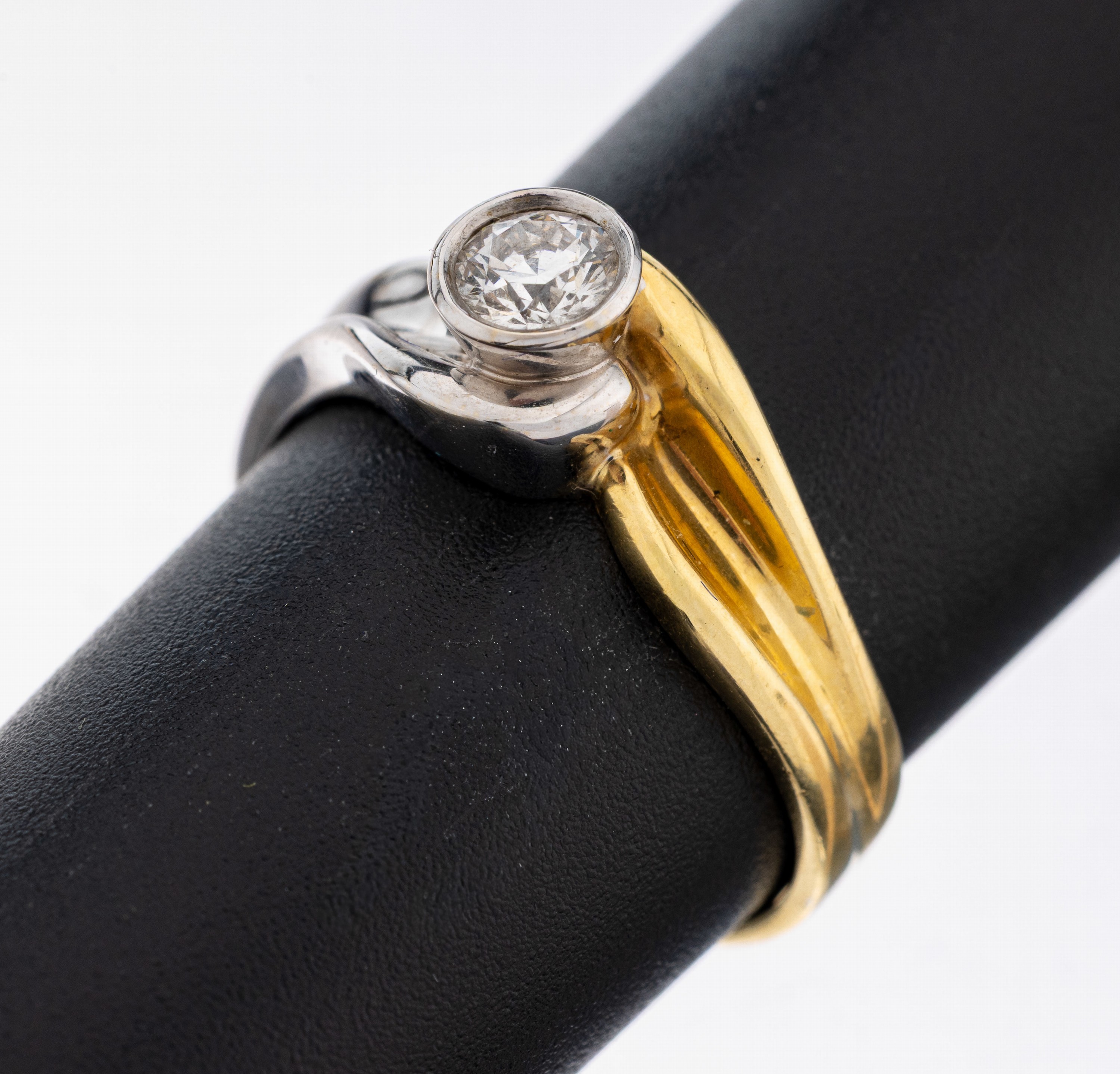 Image 27109198 - 18 kt Gold Brillant-Ring, GG/WG 750/000, Brillant ca. 0.32 ct feines Weiß/vvs, RW 55, ...