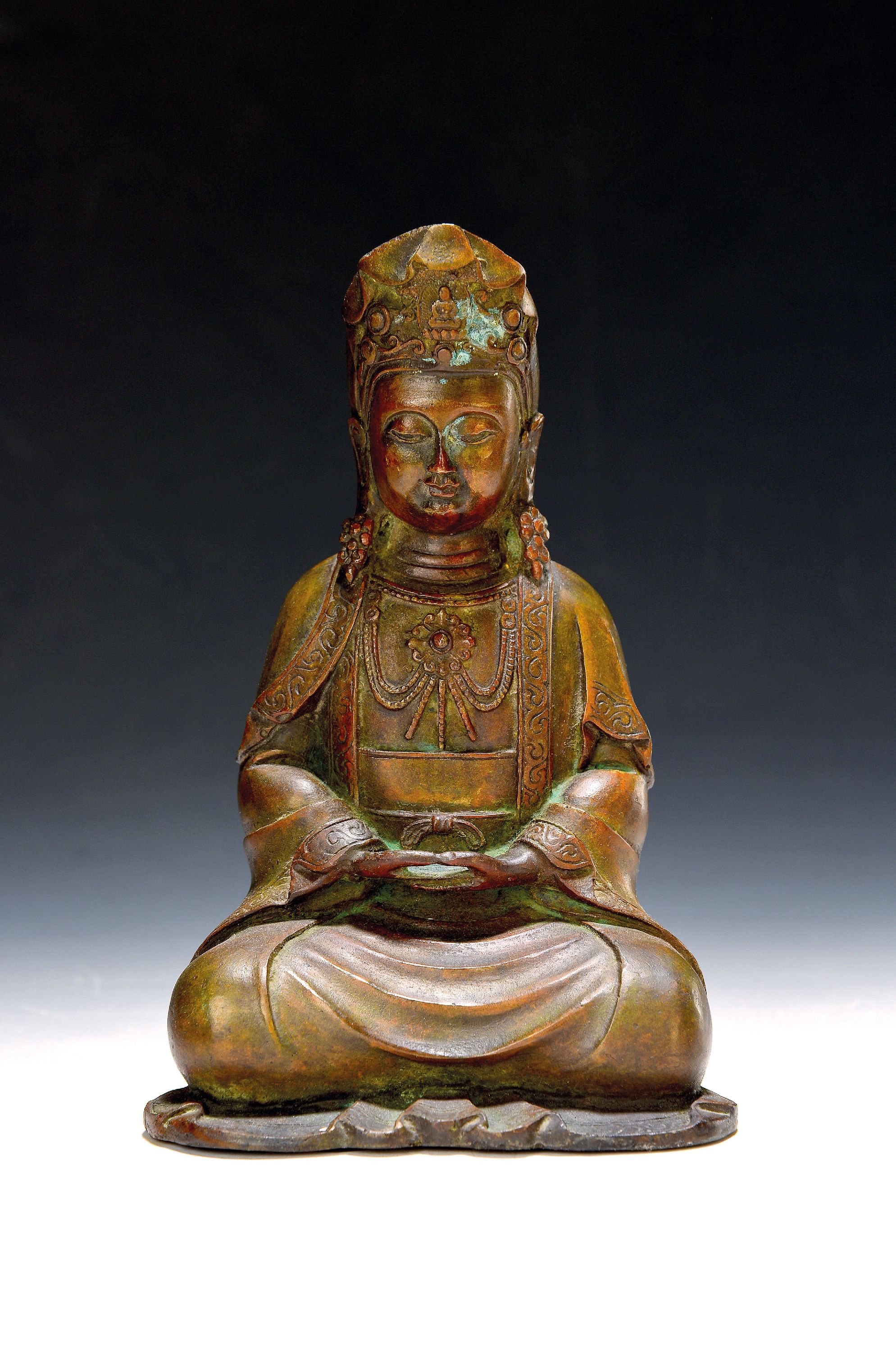 Image 27109204 - Guan-Yin, China, Ming-Dynastie, 17./18. Jh., Bronze, stiltyp. Faltenwurf, H. ca. 22 cm, ...