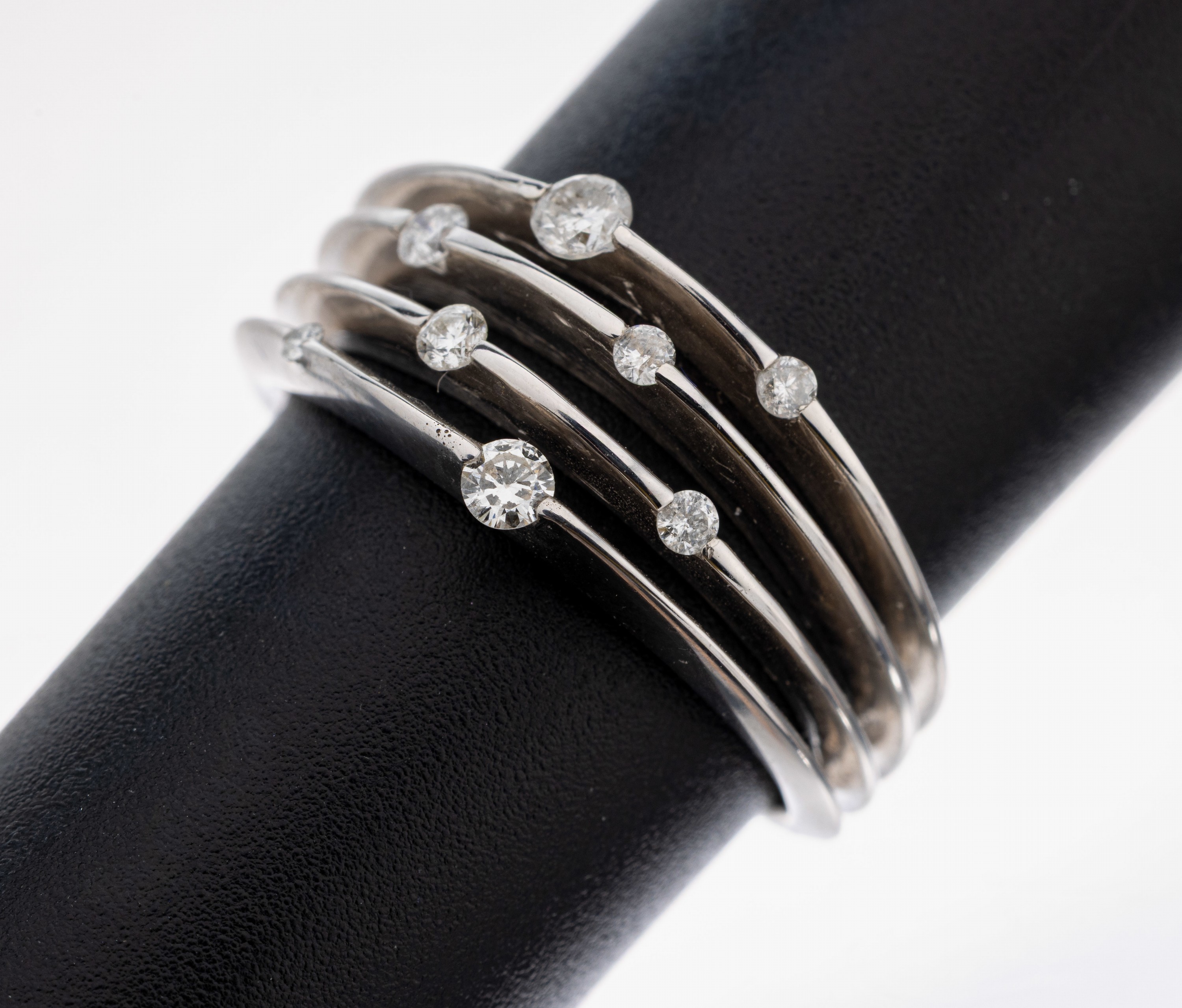 14 kt Gold Brillant-Ring, WG 585/000, 8 Brillanten zus. ca. 0.20 ct Weiß/si, RW 55, ca. 6.1 g