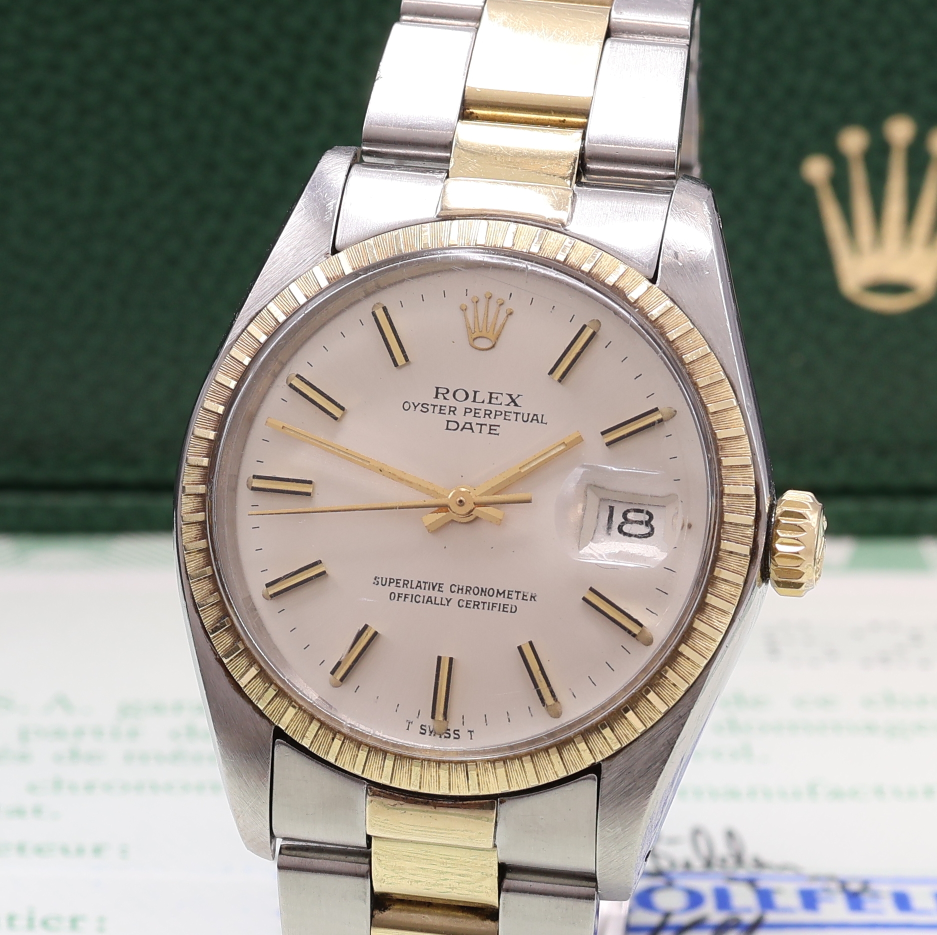 Detail a: ROLEX Oyster Perpetual Date Herrenarmbanduhr Referenz 1505, Automatik, Chronometer der Superlative in Edelstahl, verg. Lünette, Boden und Goldkrone ...