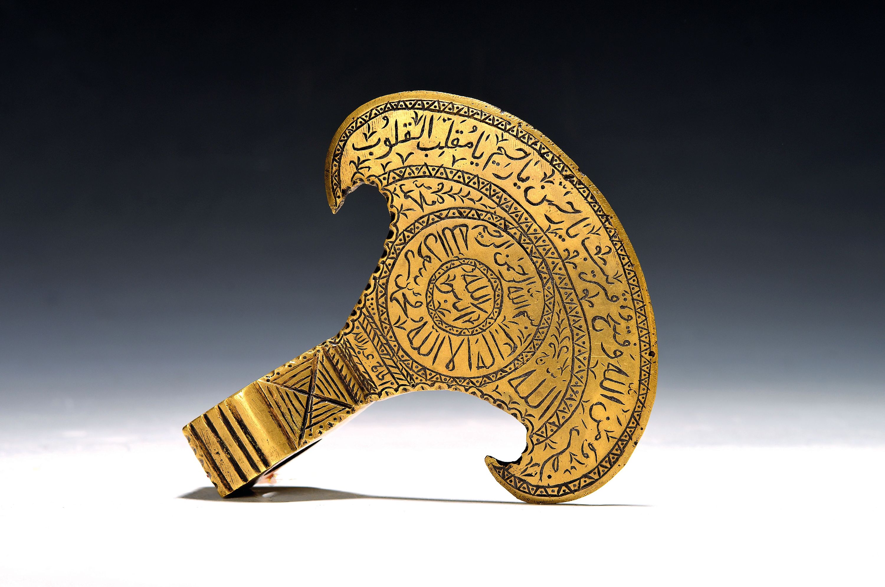 Image 27109238 - Derwisch-Axt aus Persien, Iran, wohl 19. Jh., Bronze, Derwisch-Axtblatt, auf beiden ...