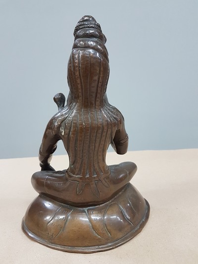 27109201c - Bronzefigur/Shiva, Indien, wohl 19. Jh., patiniert, mit Schlange um den Hals, auf einem ...