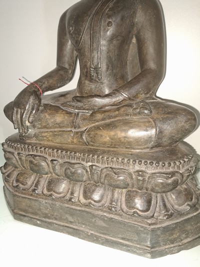 27109205c - Bedeutender Buddha, Thailand, wohl 14./15. Jahrhundert, Shakyamuni-Buddha, Geste der ...