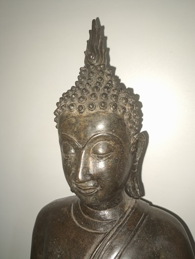 27109205d - Bedeutender Buddha, Thailand, wohl 14./15. Jahrhundert, Shakyamuni-Buddha, Geste der ...