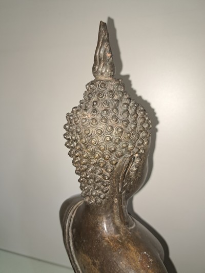 27109205h - Bedeutender Buddha, Thailand, wohl 14./15. Jahrhundert, Shakyamuni-Buddha, Geste der ...