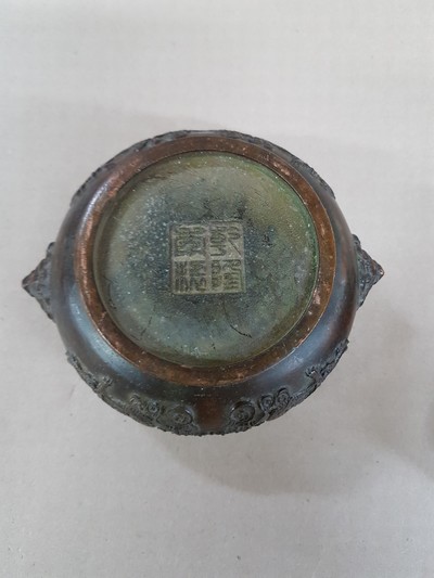 27109212g - kleines Räuchergefäß, China, um 1900, Bronze, umlaufender Drachendekor, dazu ...