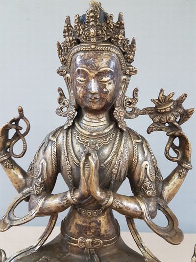 27109235b - Chinesische Bronze Figur, Avalokiteshvara, Tibet, wohl um 1900, vierarmiger Boddhisattva ...