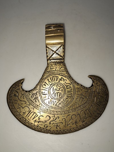 27109238e - Derwisch-Axt aus Persien, Iran, wohl 19. Jh., Bronze, Derwisch-Axtblatt, auf beiden ...