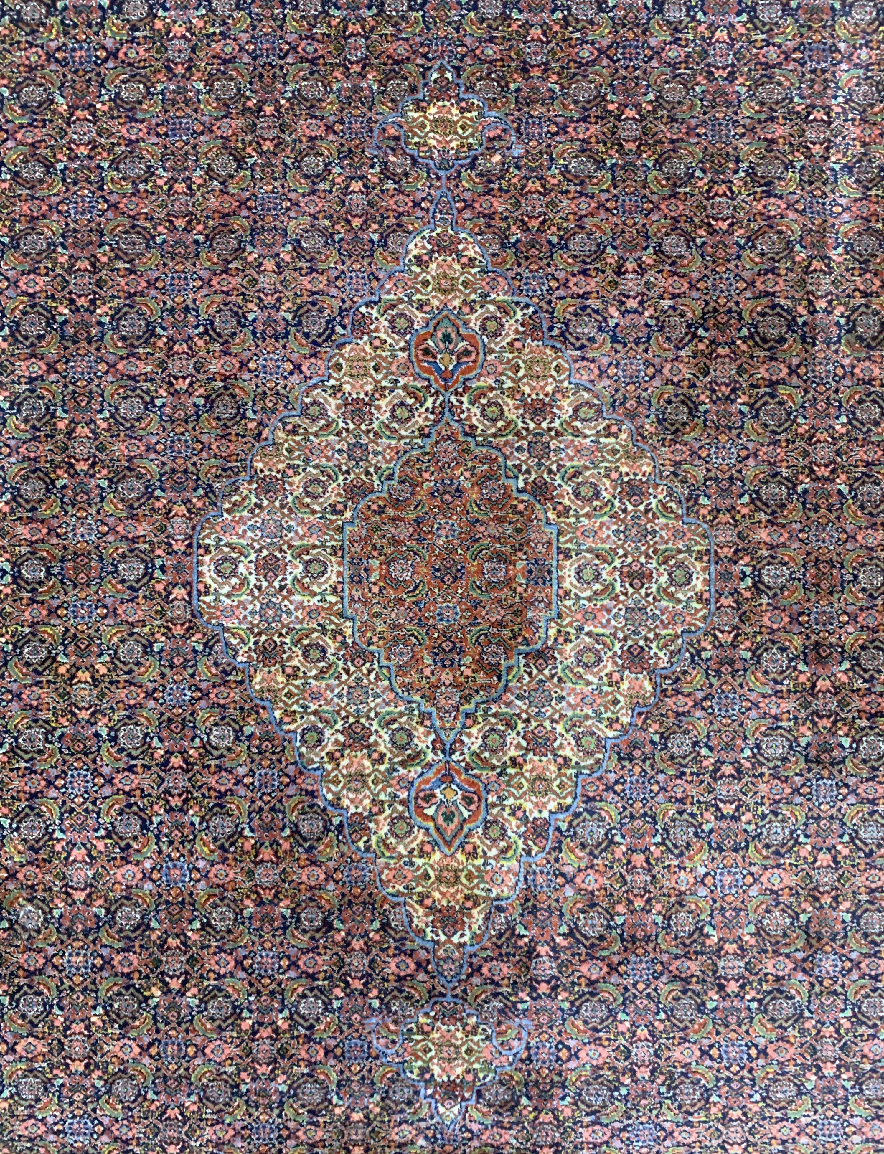 Detail e: Sarab"Mashaiekhi"fein, Persien, signiert, Mitte 20.Jhd, Korkwolle auf Baumwolle, ca. 355x 305 cm, ca. 500.000 Kn/qm, EHZ: 2