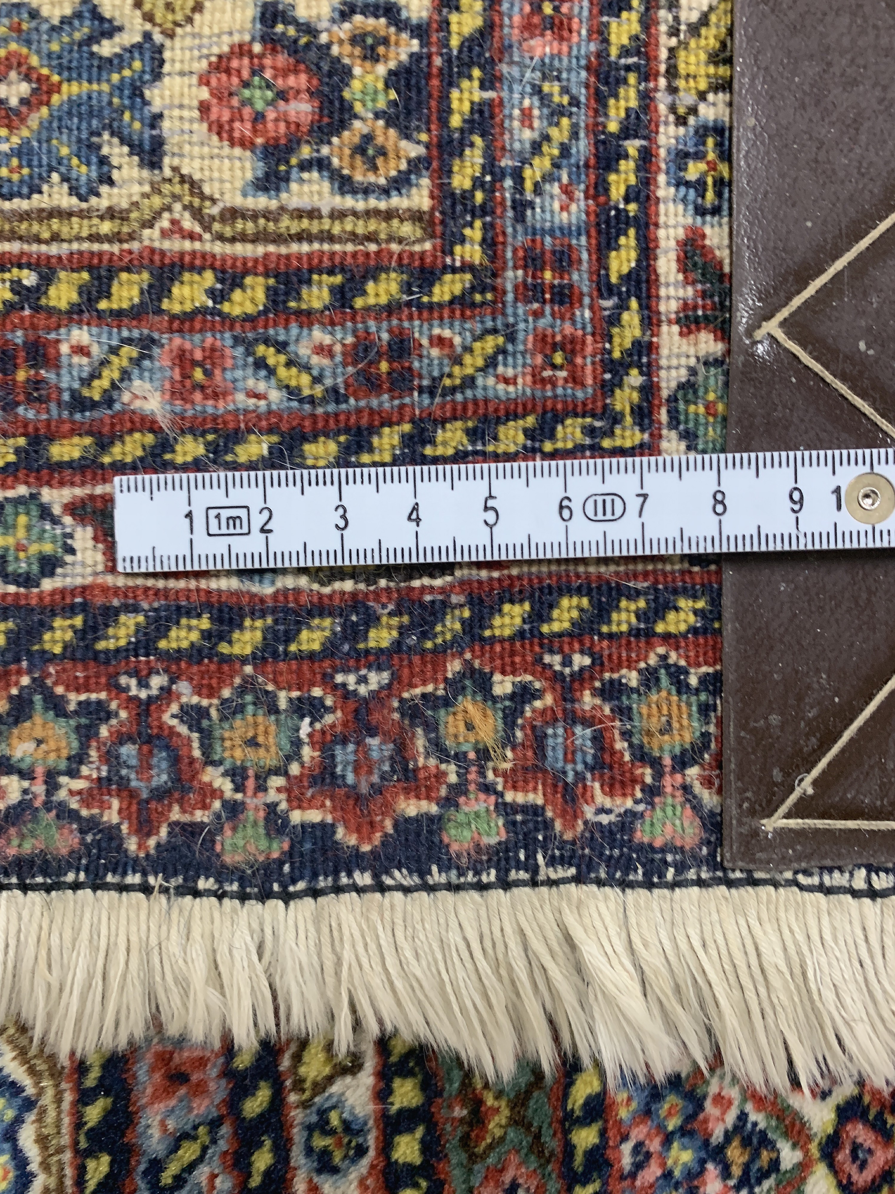Detail k: Sarab"Mashaiekhi"fein, Persien, signiert, Mitte 20.Jhd, Korkwolle auf Baumwolle, ca. 355x 305 cm, ca. 500.000 Kn/qm, EHZ: 2