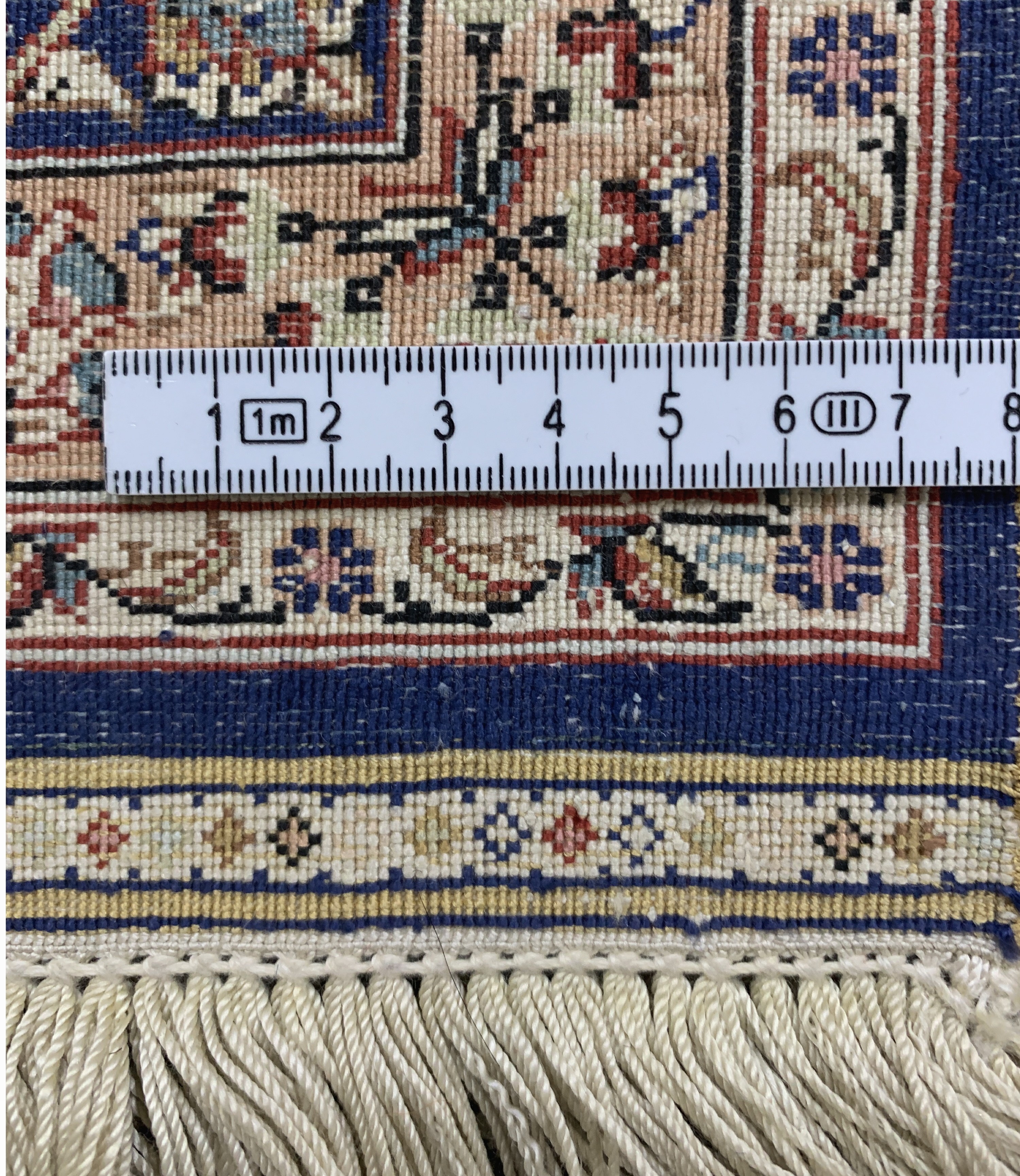 Detail f: Hereke Seide fein, China, Ende 20.Jhd, reine Naturseide, ca. 128 x 105 cm, ca. 1,0 Mio. Kn/qm, Reinigungsbedürftig, EHZ: 2(Fleck)