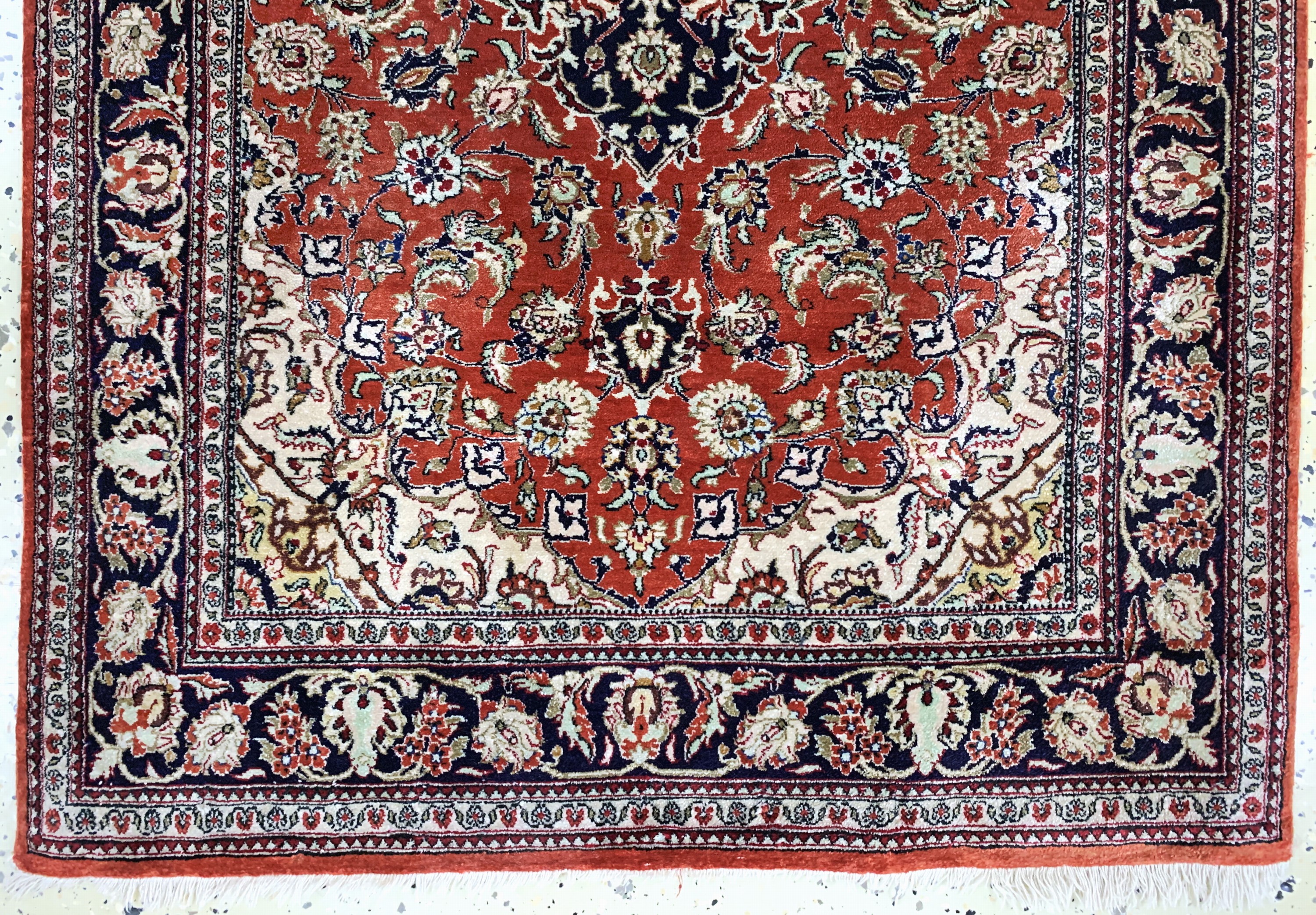 Detail b: Ghom Seide, Persien, Ende 20.Jhd, reine Naturseide, ca. 120 x 77 cm, leicht verfärbt, EHZ: 2