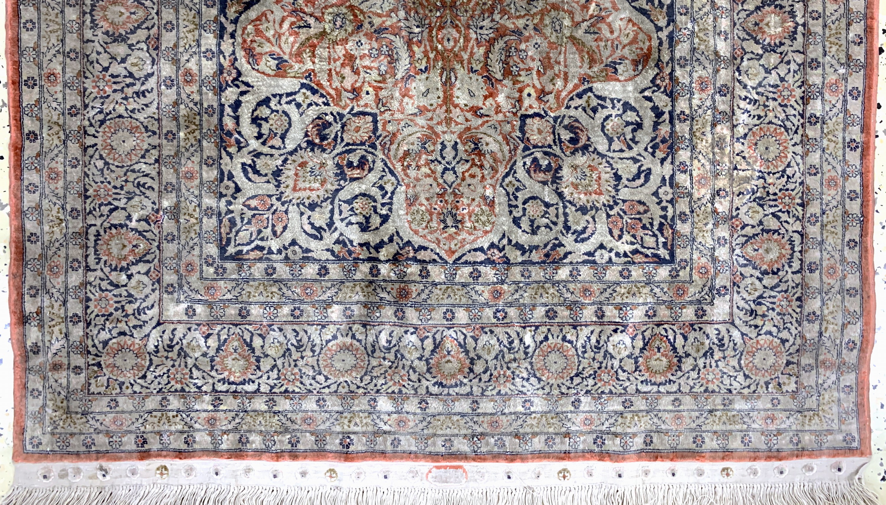 Detail c: Hereke Seide Sehr fein, China, Ende 20.Jhd,reine Naturseide, ca. 123 x 78 cm, ca. 1,7 Mio. Kn/qm, Reinigungsbedürftig, EHZ: 2
