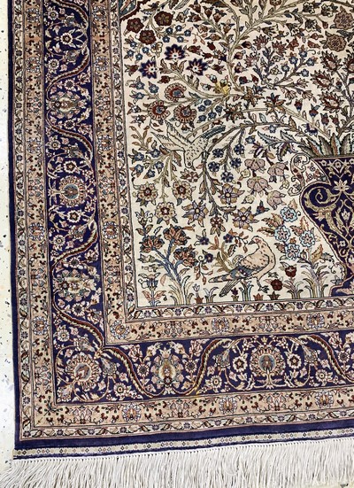 27109342c - Hereke Seide fein, China, Ende 20.Jhd, reine Naturseide, ca. 128 x 105 cm, ca. 1,0 Mio. ...