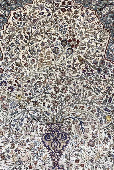 27109342d - Hereke Seide fein, China, Ende 20.Jhd, reine Naturseide, ca. 128 x 105 cm, ca. 1,0 Mio. ...