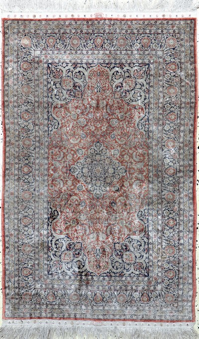 Image Hereke Seide Sehr fein, China, Ende 20.Jhd,reine Naturseide, ca. 123 x 78 cm, ca. 1,7 ...
