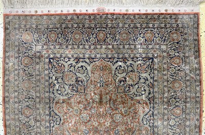 27109344a - Hereke Seide Sehr fein, China, Ende 20.Jhd,reine Naturseide, ca. 123 x 78 cm, ca. 1,7 ...
