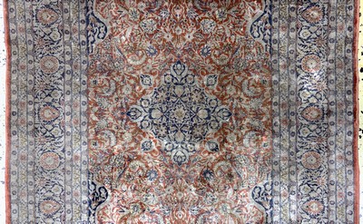 27109344b - Hereke Seide Sehr fein, China, Ende 20.Jhd,reine Naturseide, ca. 123 x 78 cm, ca. 1,7 ...
