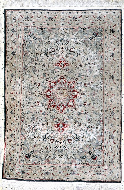 Image Hereke Seide Sehr fein, China, Ende 20.Jhd,reine Naturseide, ca. 93 x 62 cm, ca. 1,7 ...