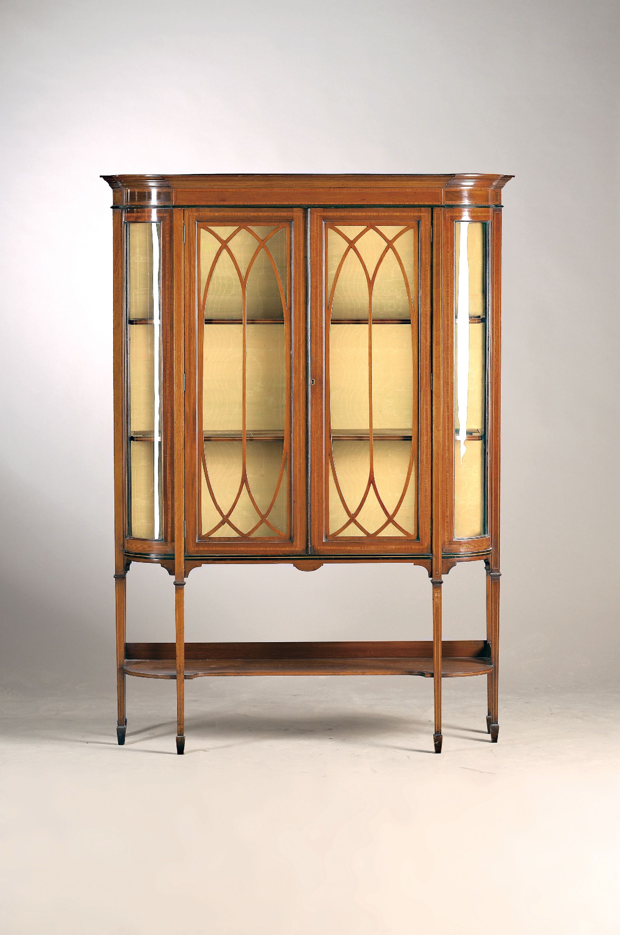 Image 27109563 - Vitrine, England, 19.Jh., Mahagonifurnier, feine Bandintarsien in Rosenholz abgesetzt, ...
