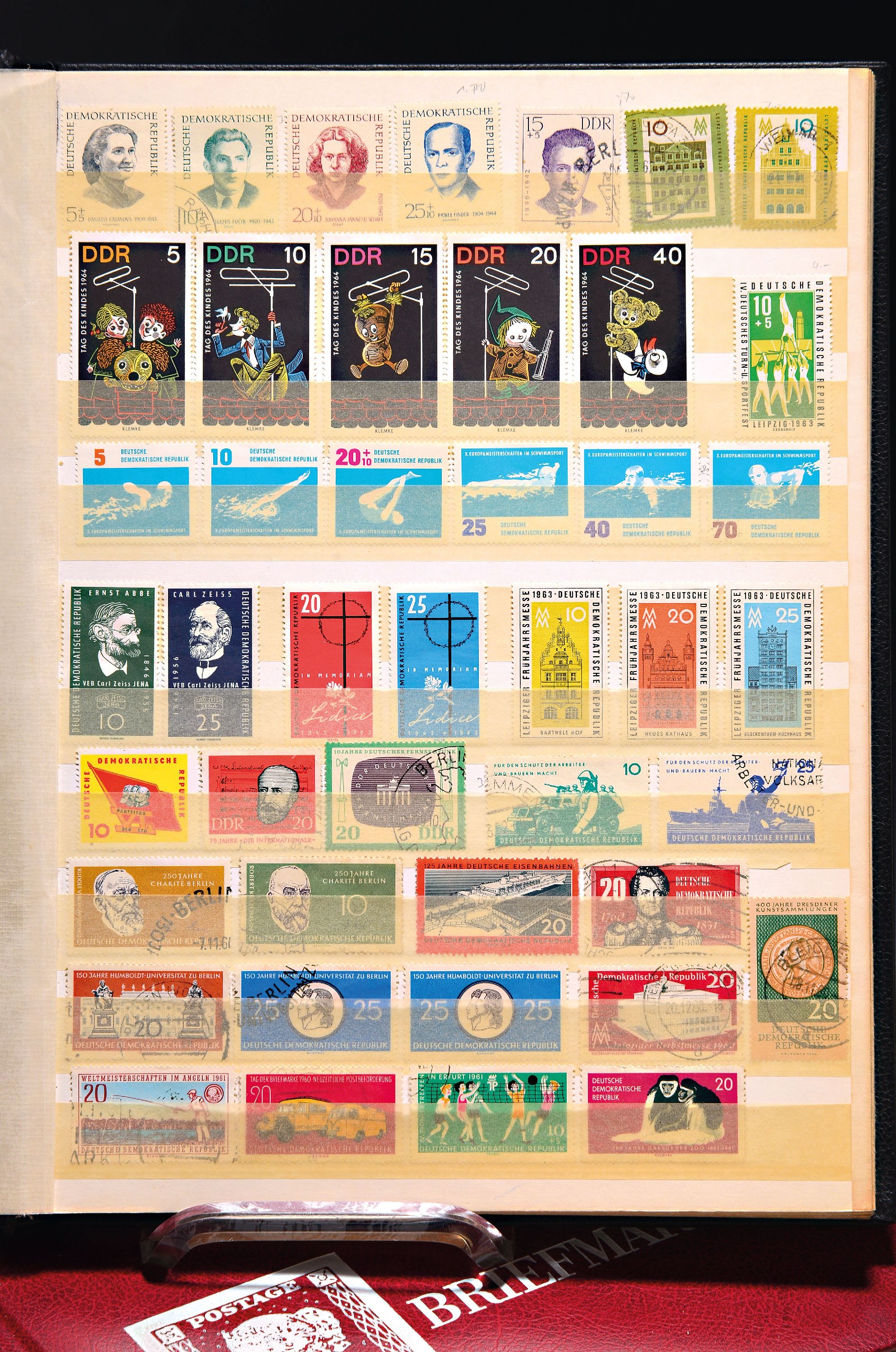 Image 27109574 - Briefmarkensammlung, DDR und BRD, DDR 2 Einsteckalben, 1949-89, gestempelt/ungestempelt; ...