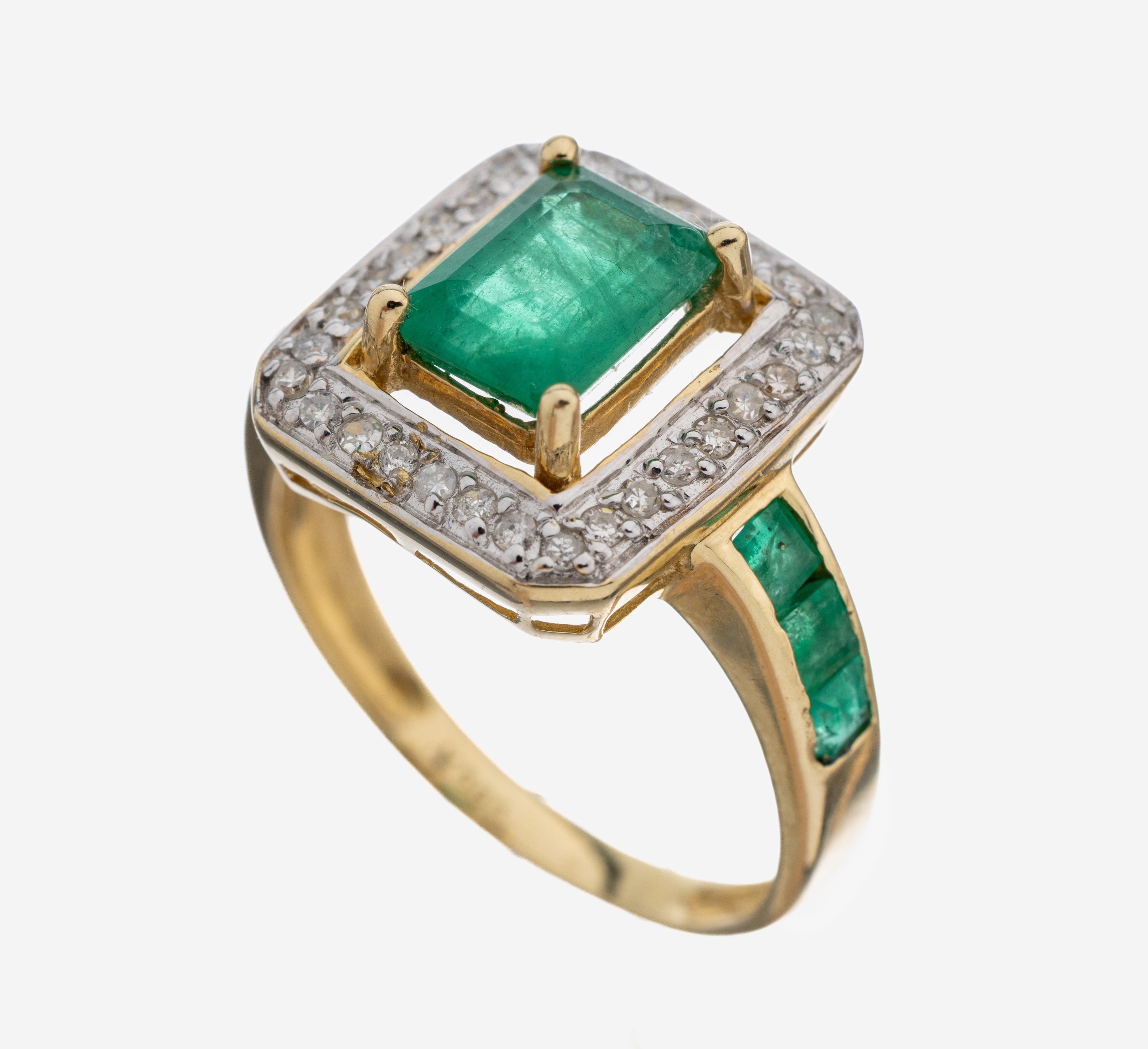 14 kt Gold Smaragd-Diamant-Ring, GG 585/000, 1 Smaragd im Treppenschliff und 6 Smaragd-Carrees zus. ca. 1.20 ct, 8/8- Diamanten zus. ca. ...