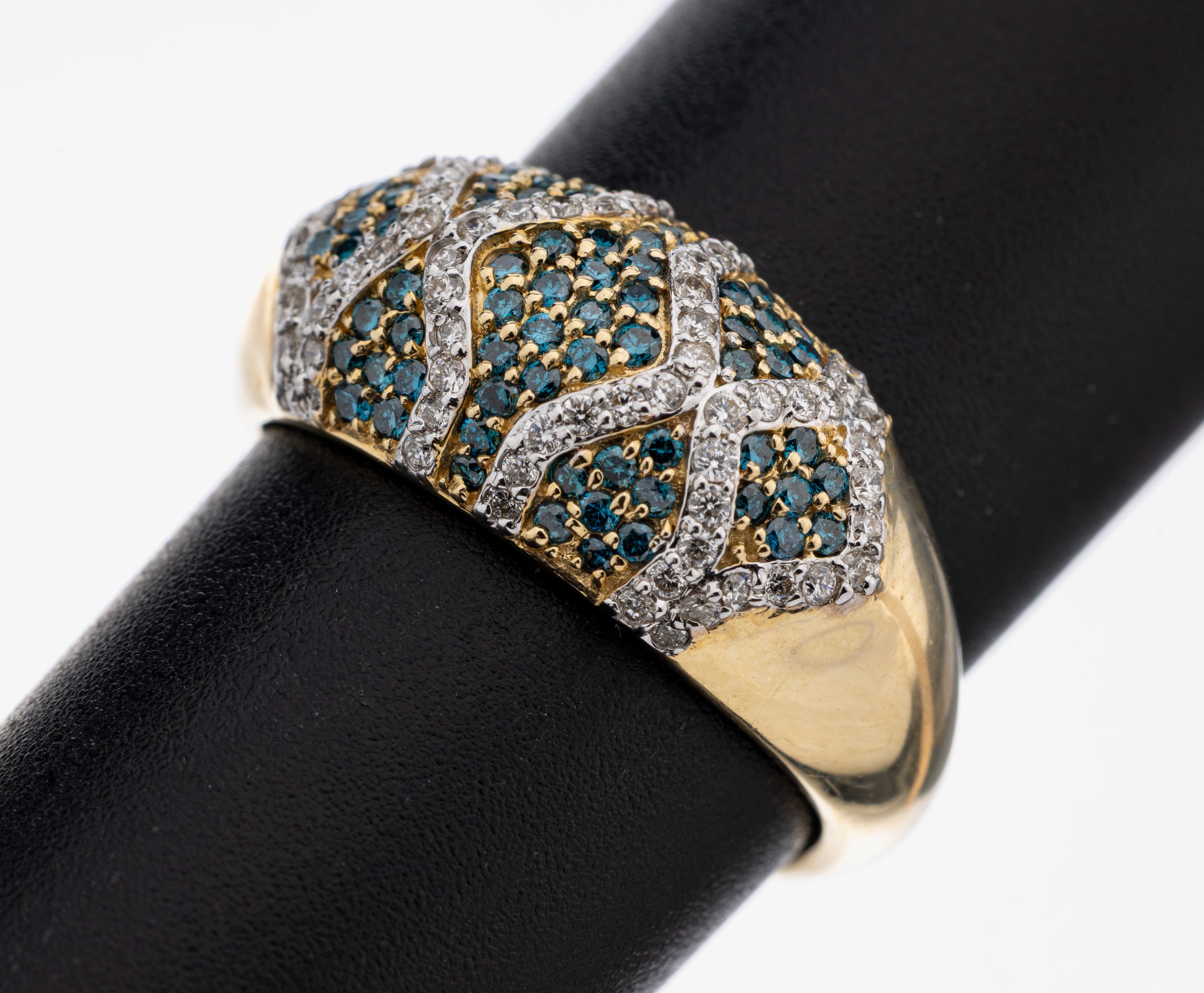 Image 27109585 - 14 kt Gold Brillant-Ring, GG 585/000, Brillanten zus. ca. 1.20 ct Weiß und Blau ...
