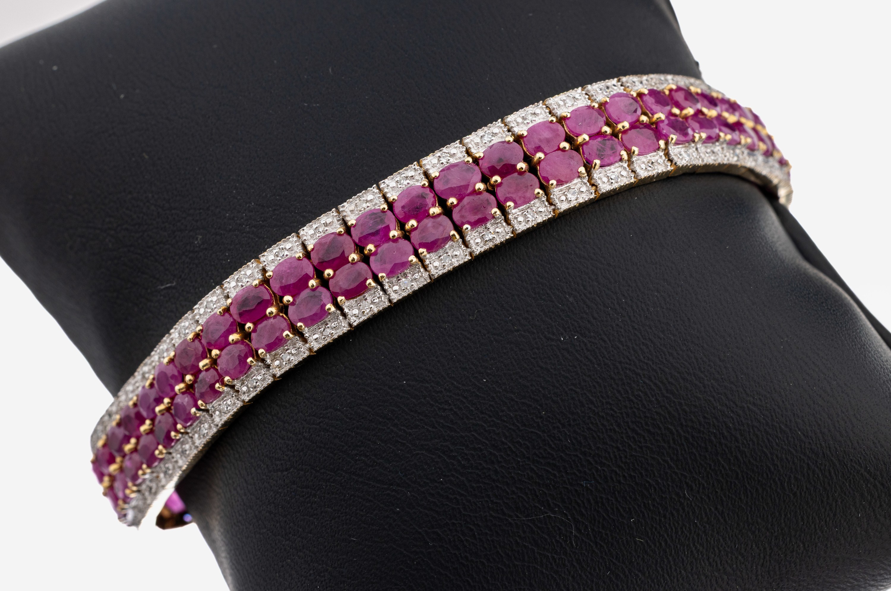 Image 27109588 - 14 kt Gold Rubin-Diamant-Armband, GG 585/000, part. rhod., ovalfacett. Rubine zus. ca. ...