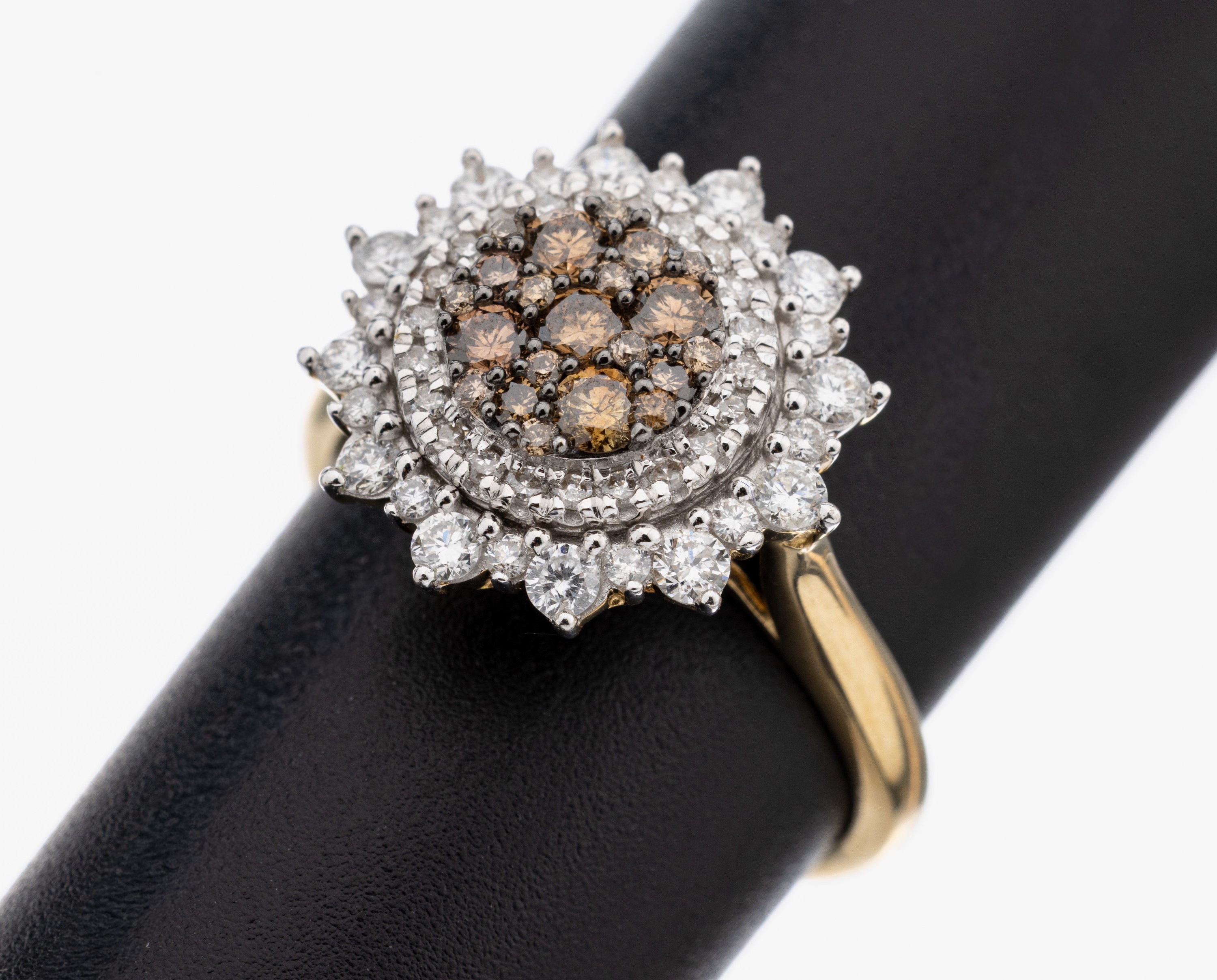 Image 27109611 - 14 kt Gold Brillant-Ring, GG/WG 585/000, blütenf. Ringkopf, Brillanten zus. ca. 1.0 ct ...