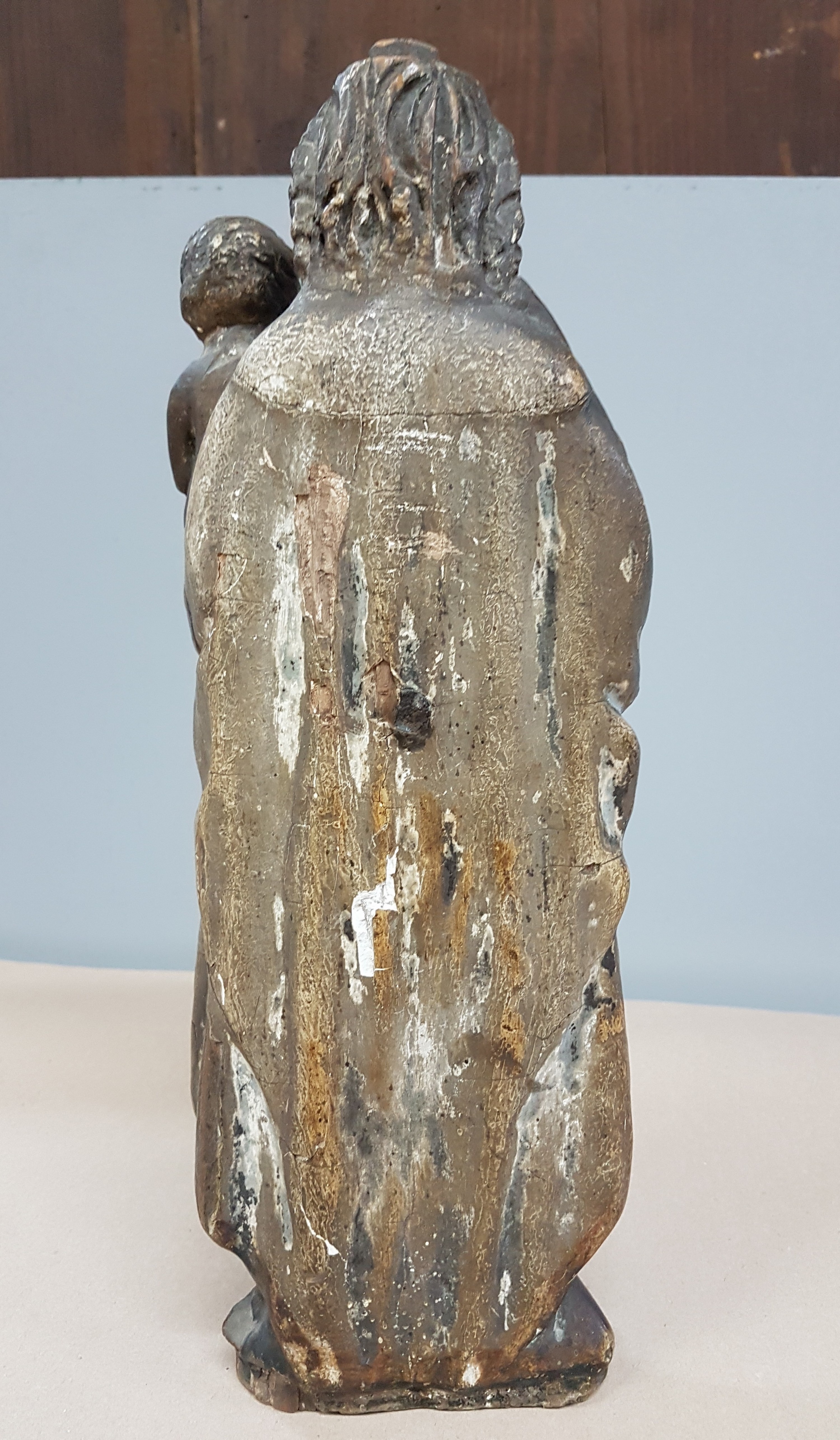 Detail c: Bildschnitzerei der Muttergottes, 18.Jh., Holz vollplastisch geschnitzt, mindestens zwei farbige Fassungen, fragmentarisch, Reste alter Vergoldung, ...