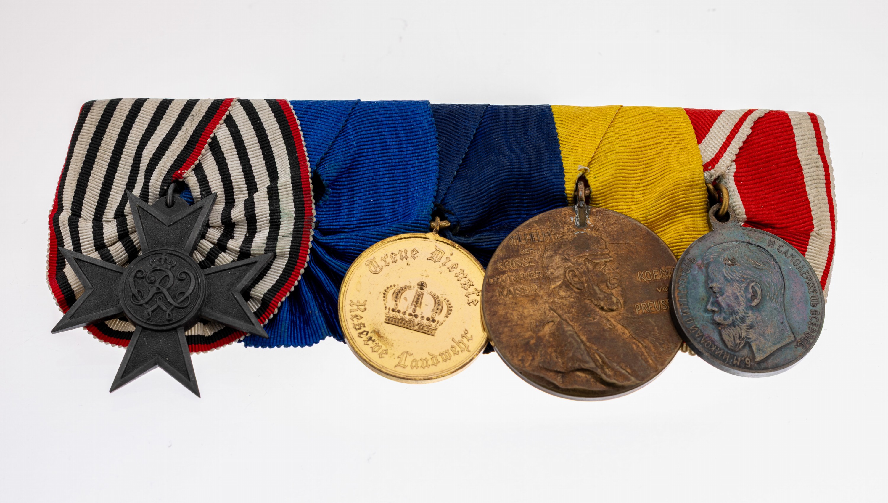 Image 27109657 - Ordensspange, um 1915-20, 4 Orden bzw. Medaillen, 1 x Kreuz, Für Kriegshilfsdienst, 1x ...