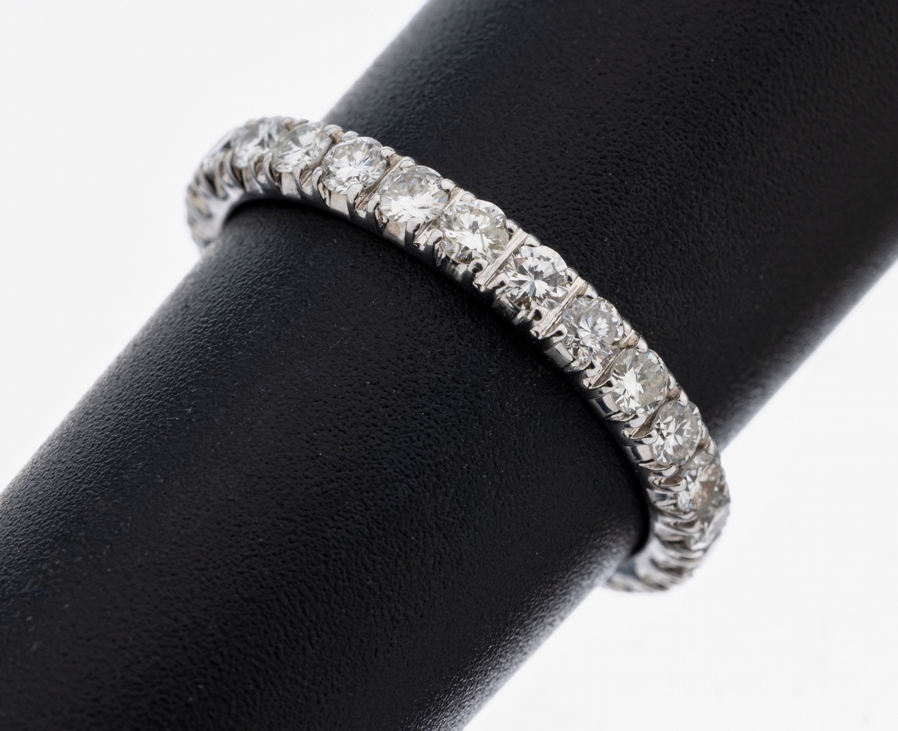 Image 27109663 - 14 kt Gold Brillant-Memoryring, WG 585/000,Brillanten zus. ca. 1.20 ct feines Weiß- ...