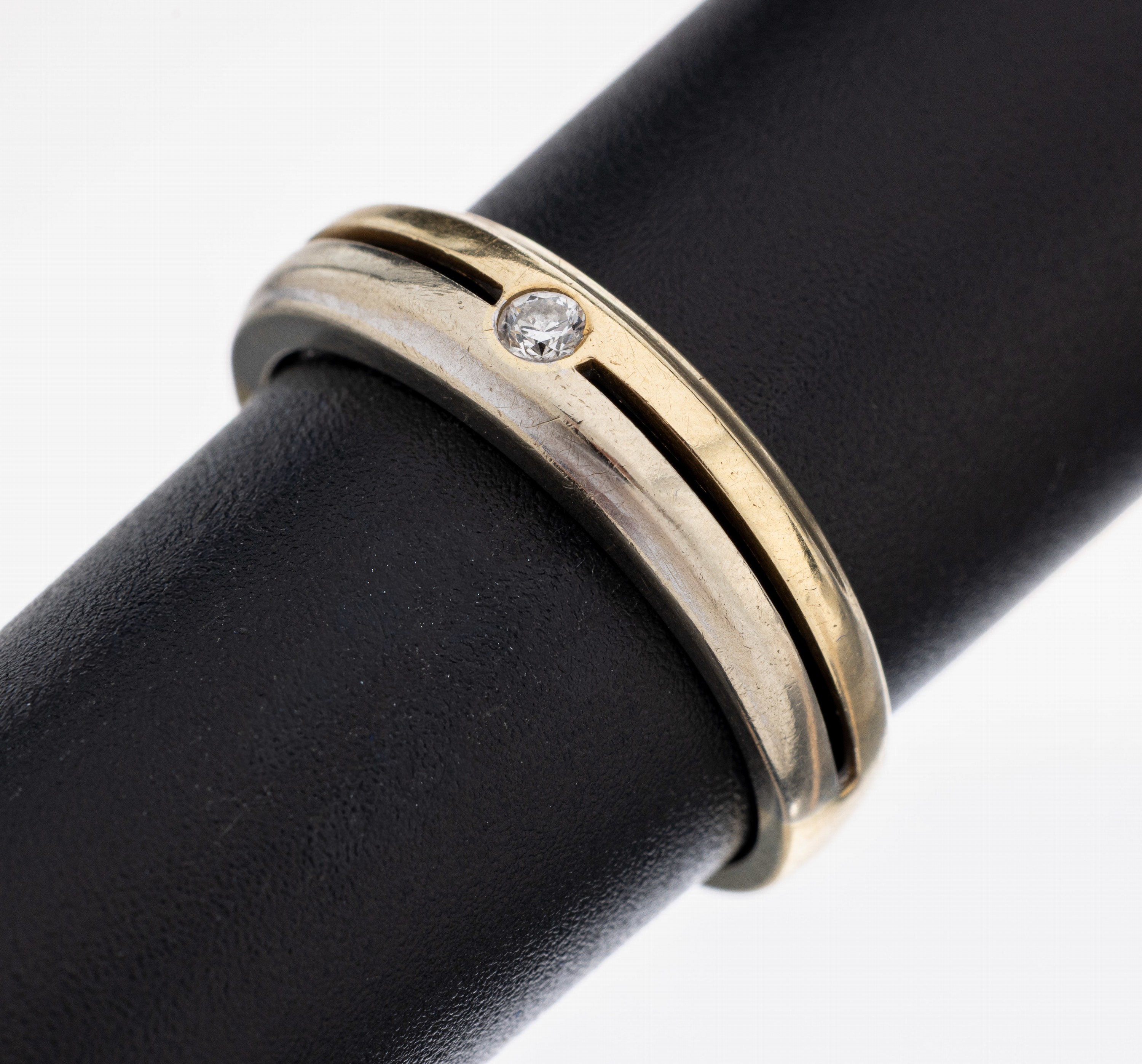 Image 27109668 - 14 kt Gold Brillant-Ring, GG/WG 585/000, Brillant ca. 0.06 Weiß/si, RW 57, ca. 3.2 g