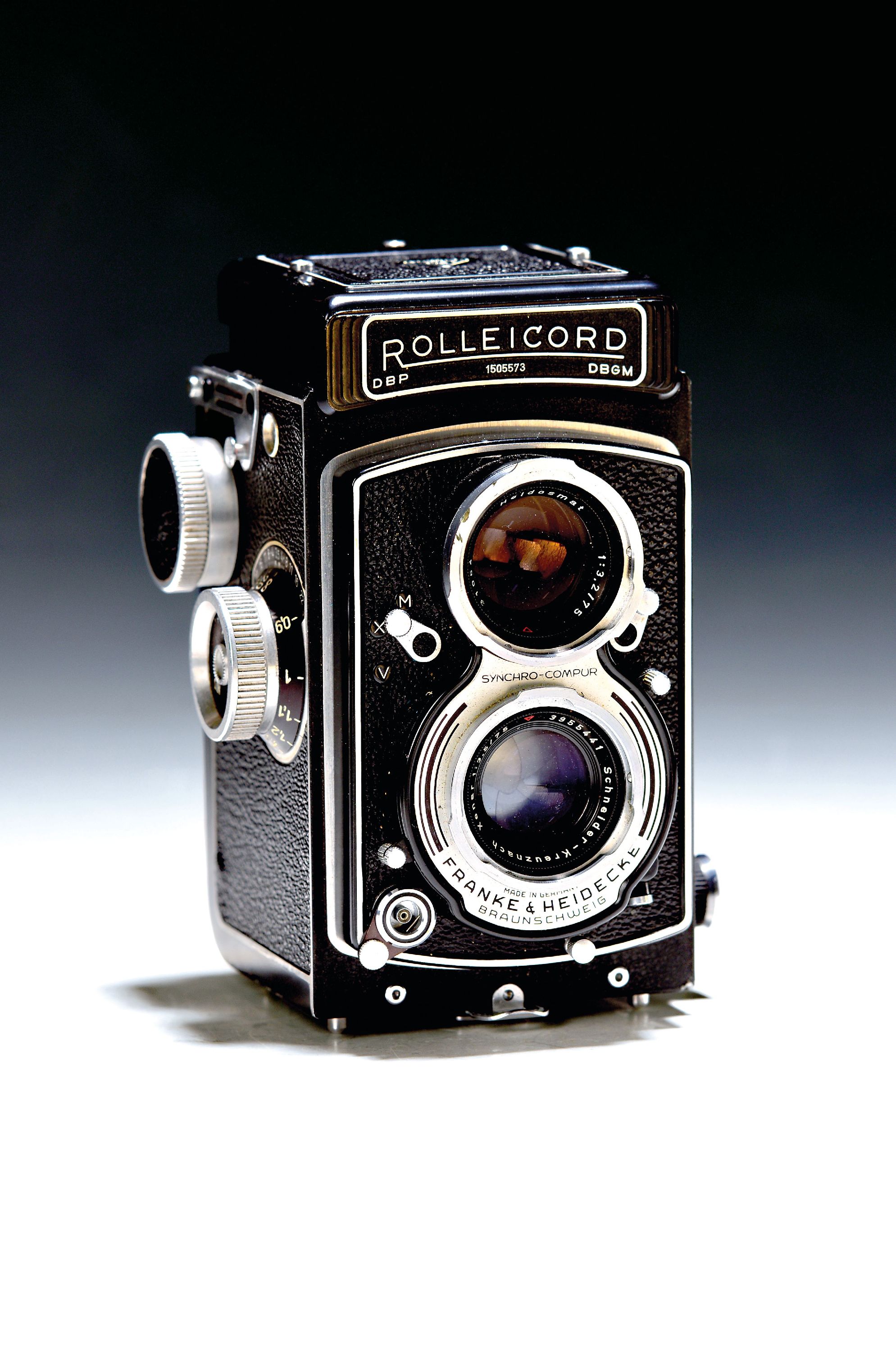 Image 27109669 - Rolleicord V 6x6, year 1954-57, No. 1505573, with leather ready bag, orig. Compendium, ...
