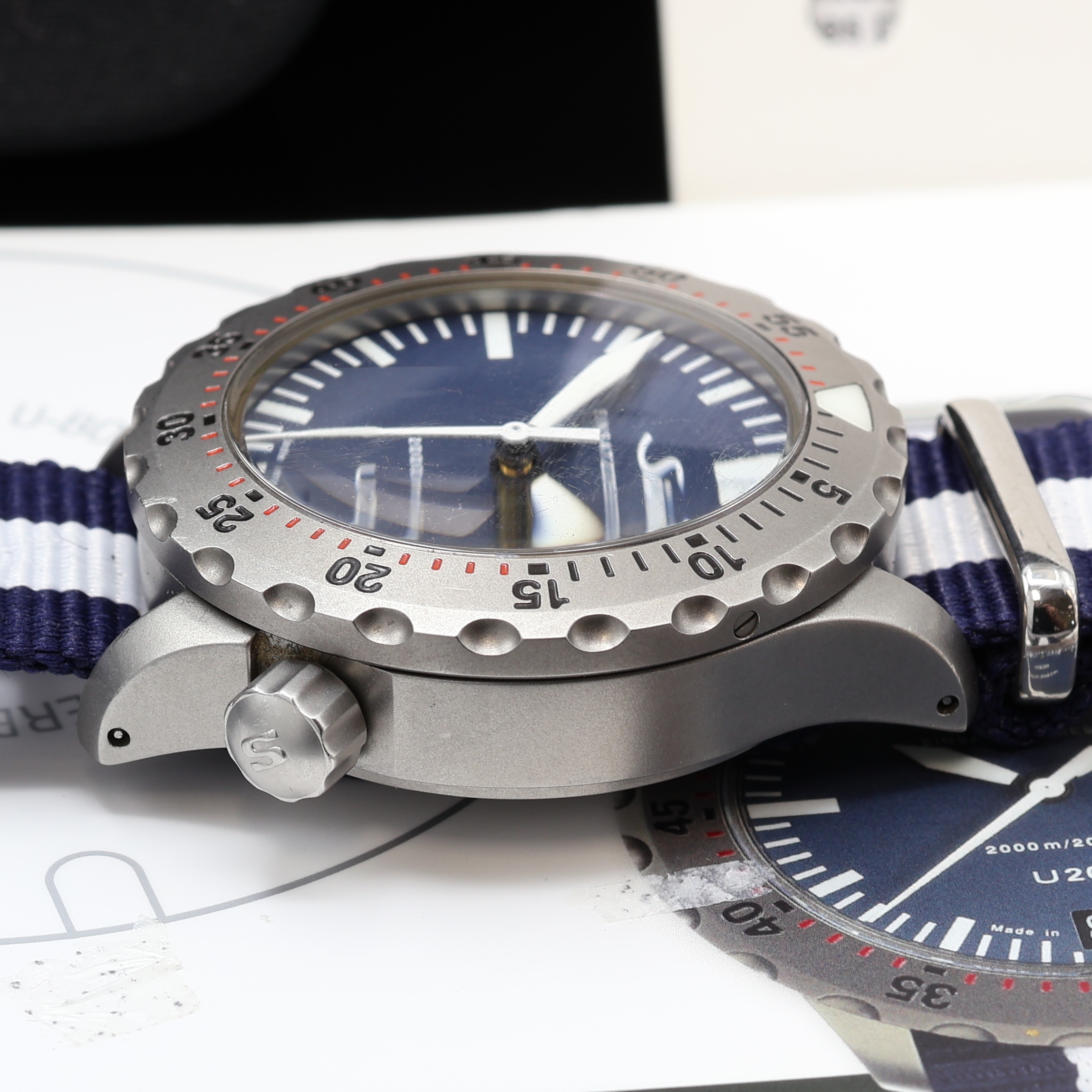 Detail d: SINN U200 Einsatzzeitmesser Referenz 1012, Deutschland verk. lt. beil. Pap. 03/2014, Automatik, Deutscher U-Boat Stahl inkl. Textilband m. orig. ...