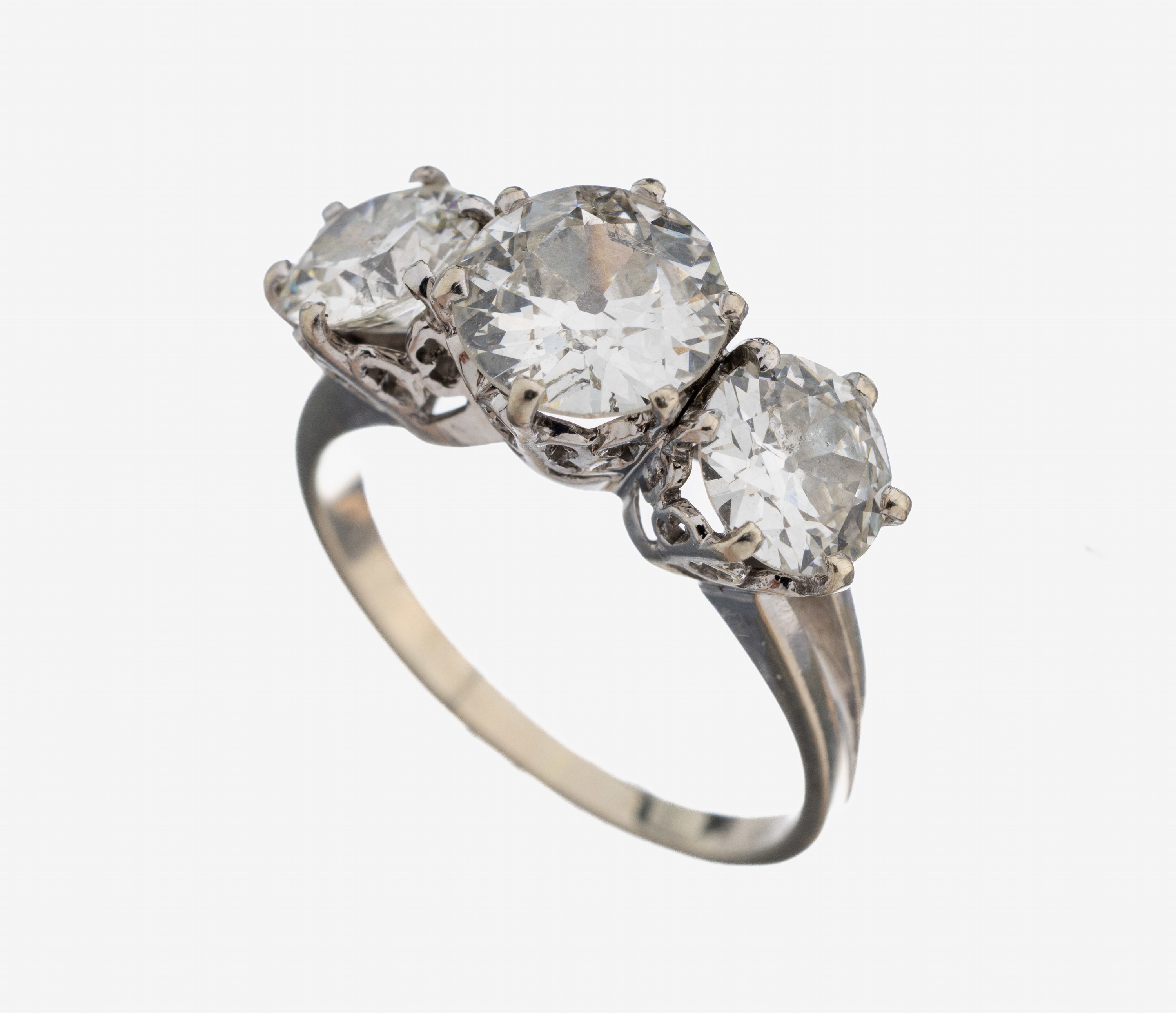 Image 27109677 - 14 kt Gold Diamant-Ring, um 1925, WG 585/000, mittig Altschliffdiamant ca. 1.40 ct ...