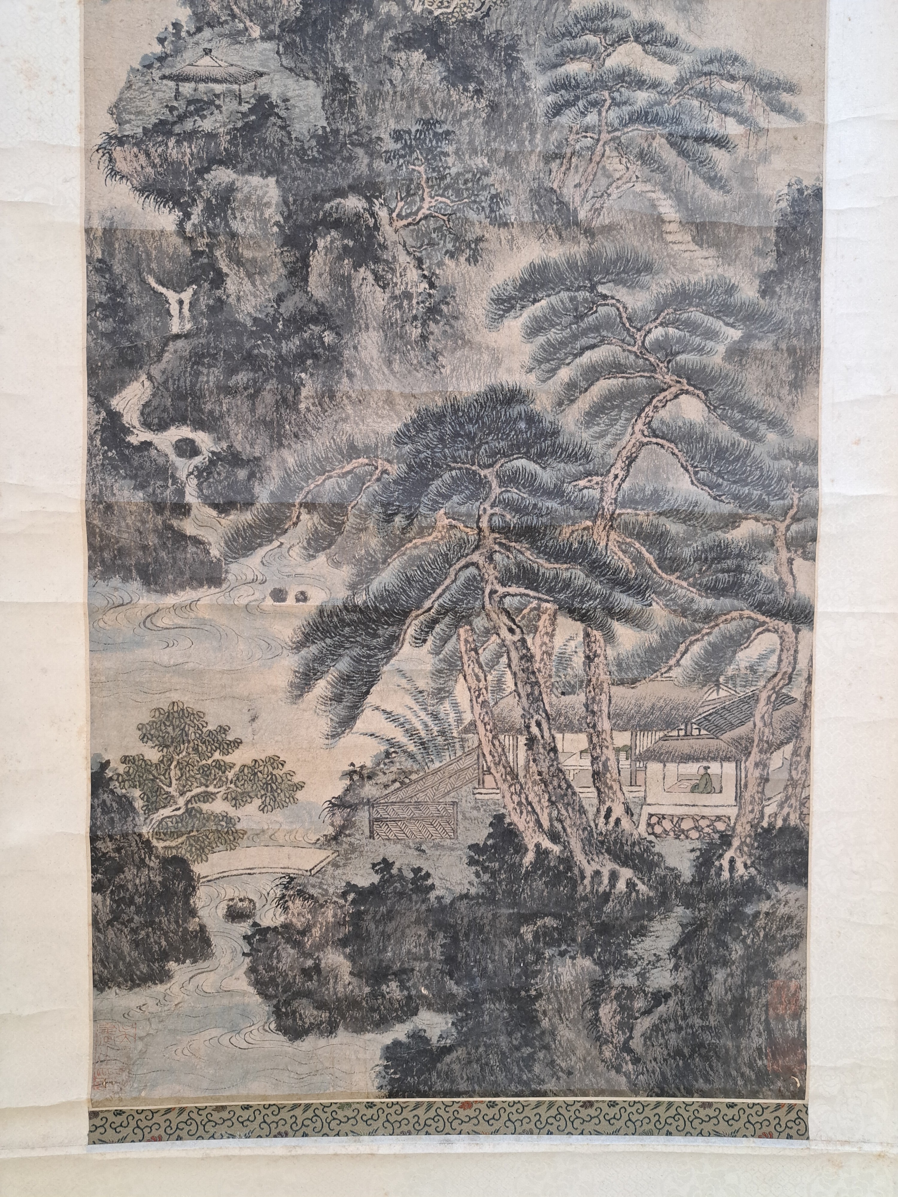 Detail d: Rollbild nach Wang Meng (1308-1385), China, imJahr Jaiyin (wohl 1914), Tusche auf Papier, auf Rolle doubliert, bezeichnet, ...