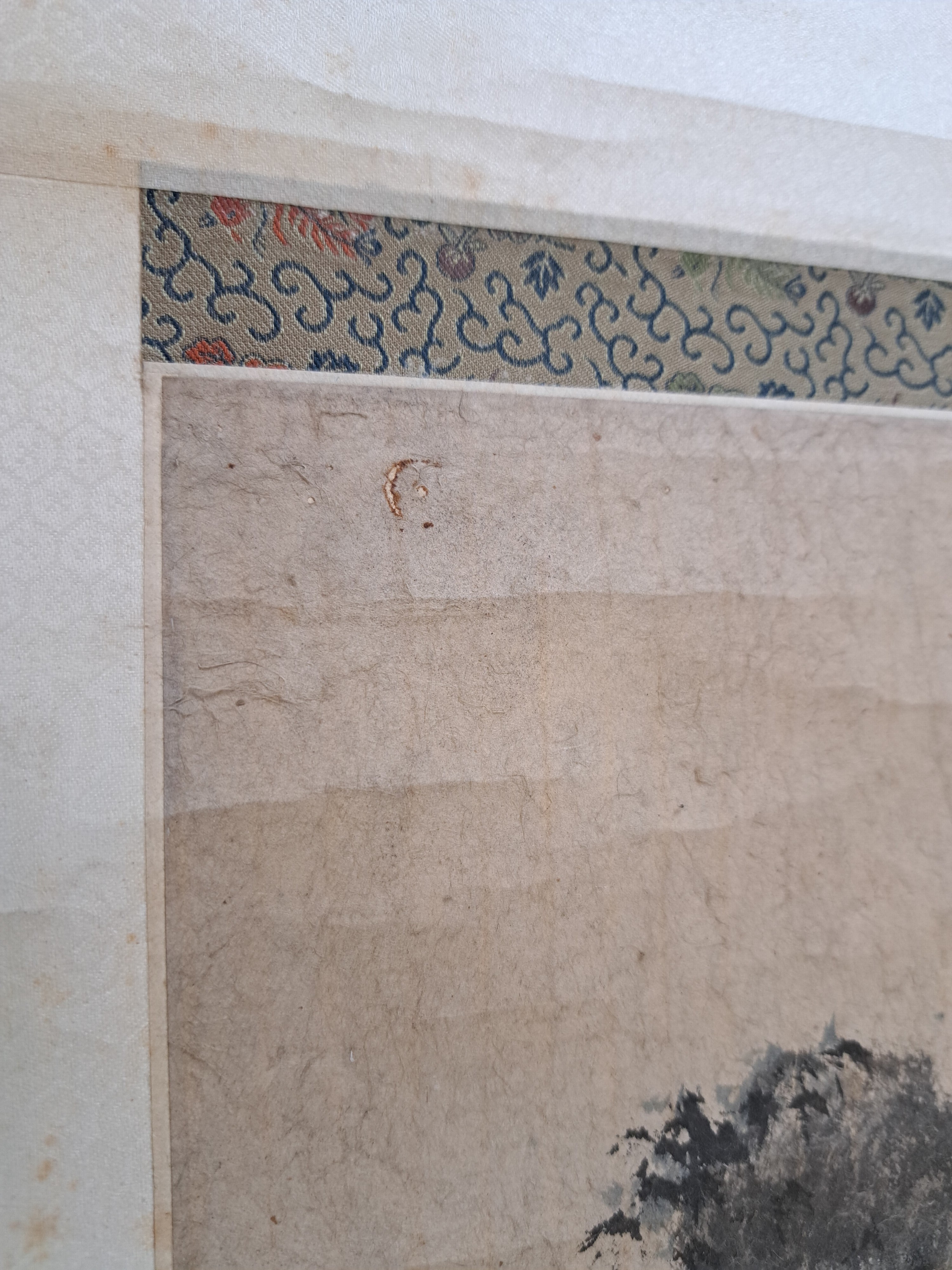 Detail i: Rollbild nach Wang Meng (1308-1385), China, imJahr Jaiyin (wohl 1914), Tusche auf Papier, auf Rolle doubliert, bezeichnet, ...