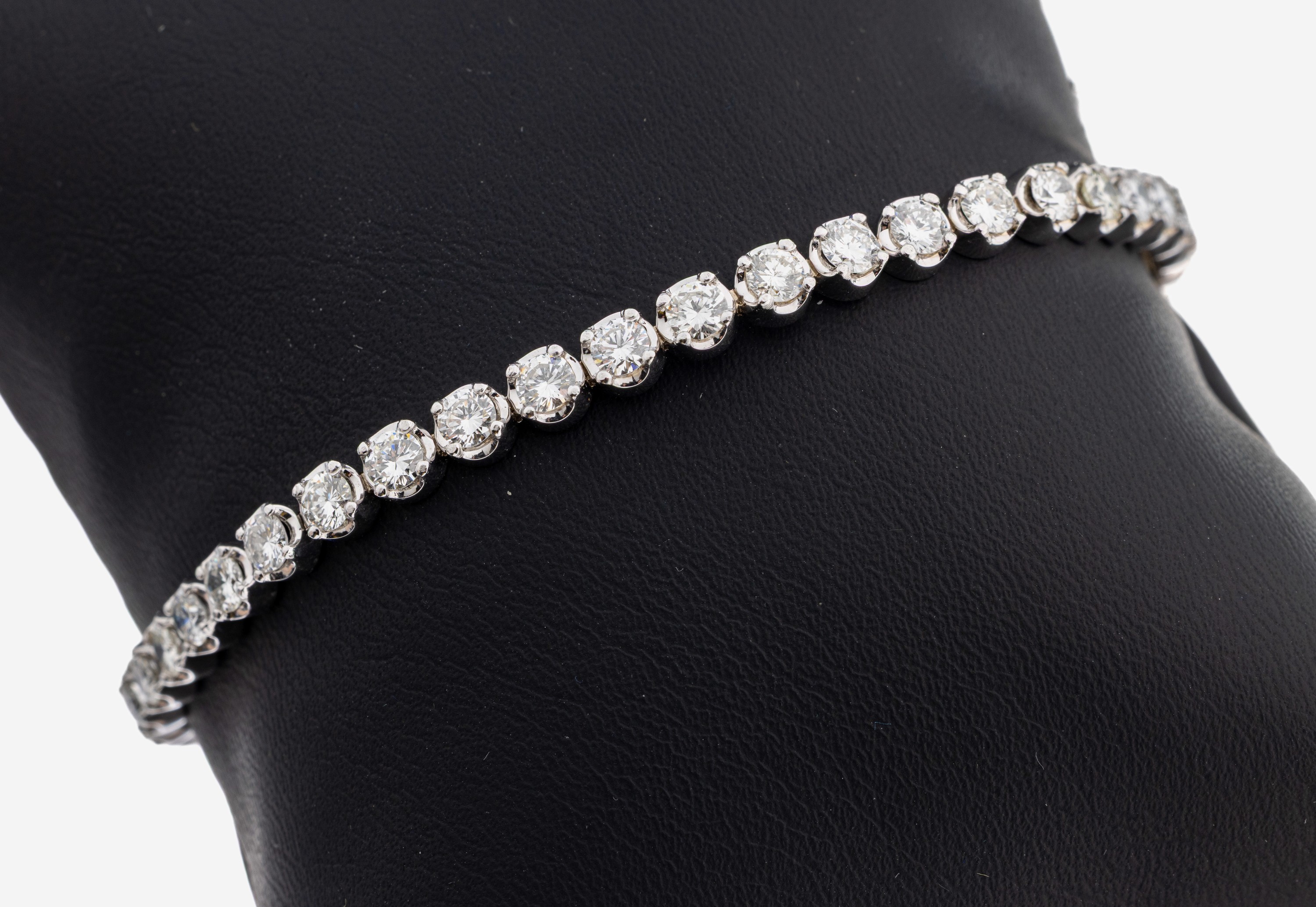 Image 27109689 - 14 kt Gold Brillant-Linienarmband, WG 585/000, 42 Brillanten zus. ca. 5.25 ct ...