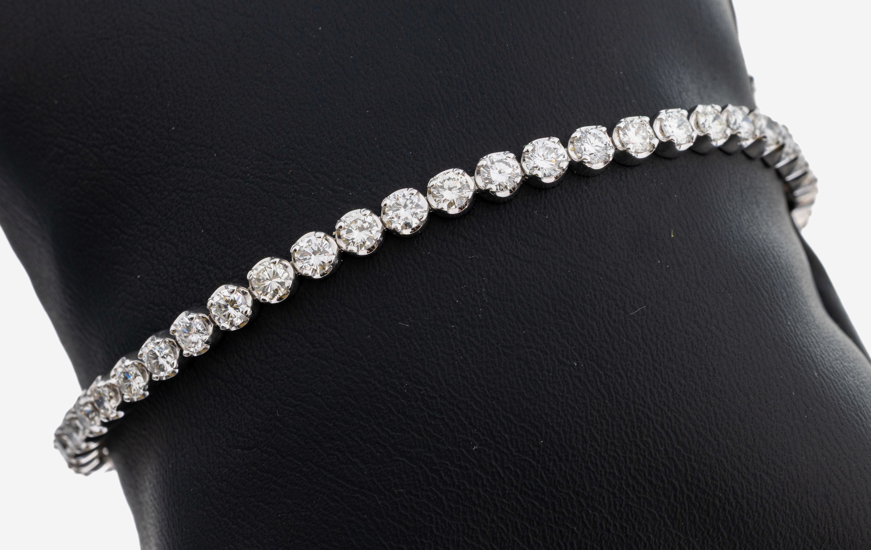Image 27109690 - 14 kt Gold Brillant-Linienarmband, WG 585/000, Brillanten zus. ca. 4.80 ct feines ...