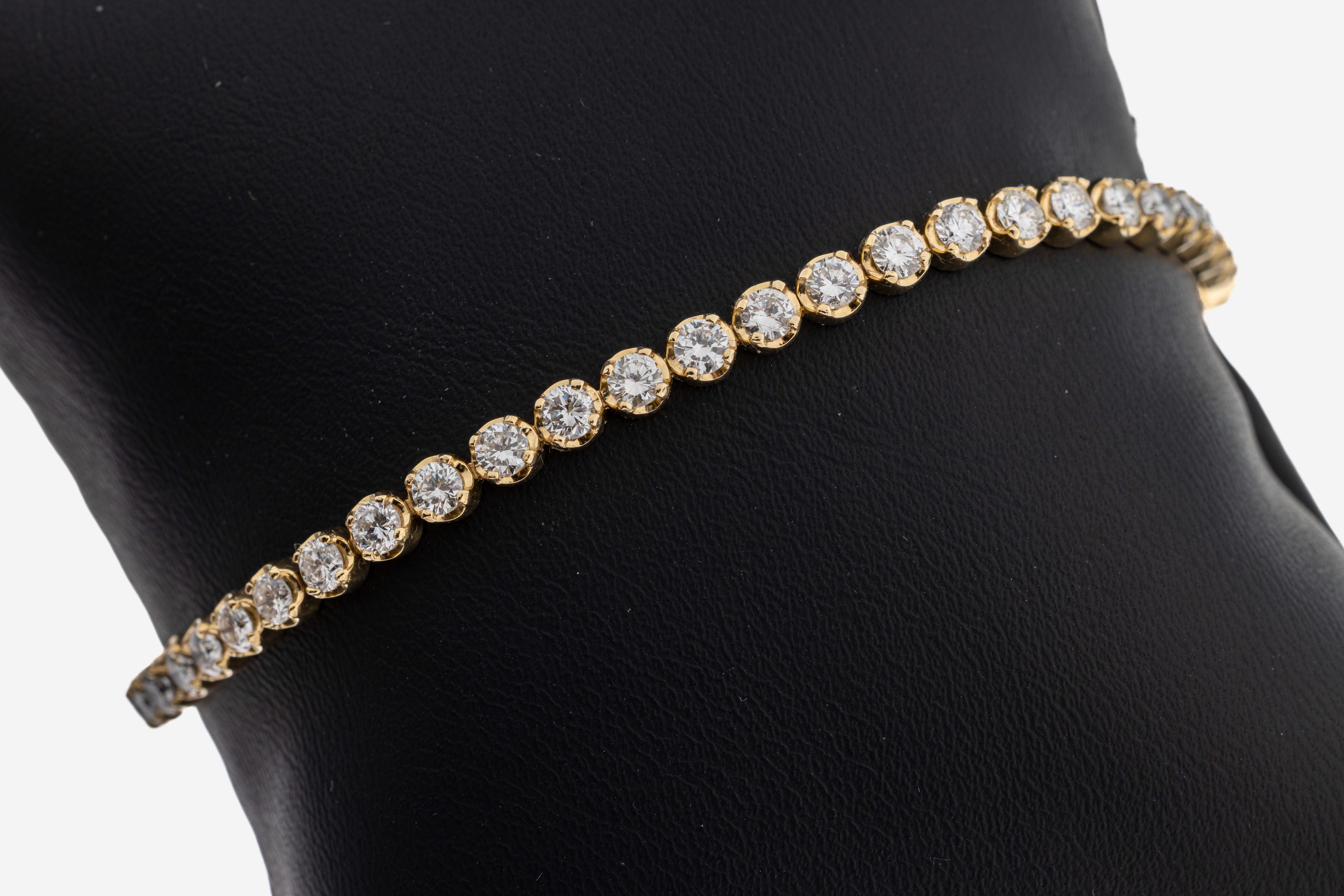 Image 27109691 - 14 kt Gold Brillant-Linienarmband, GG 585/000, Brillanten zus. ca. 4.26 ct feines ...